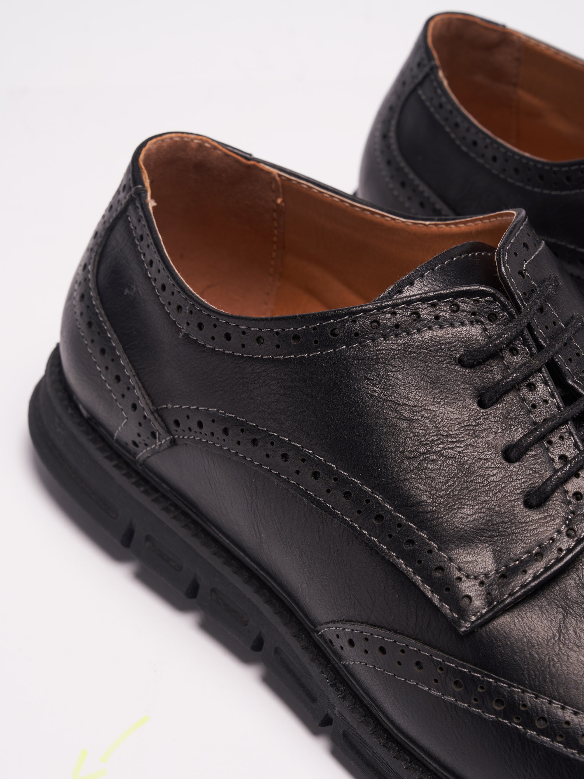 Sapatos com cordões