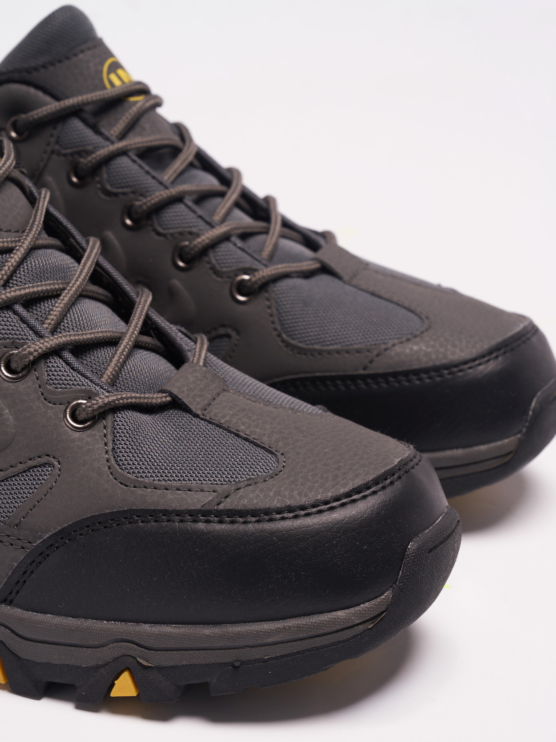 Sapatilhas com cordões