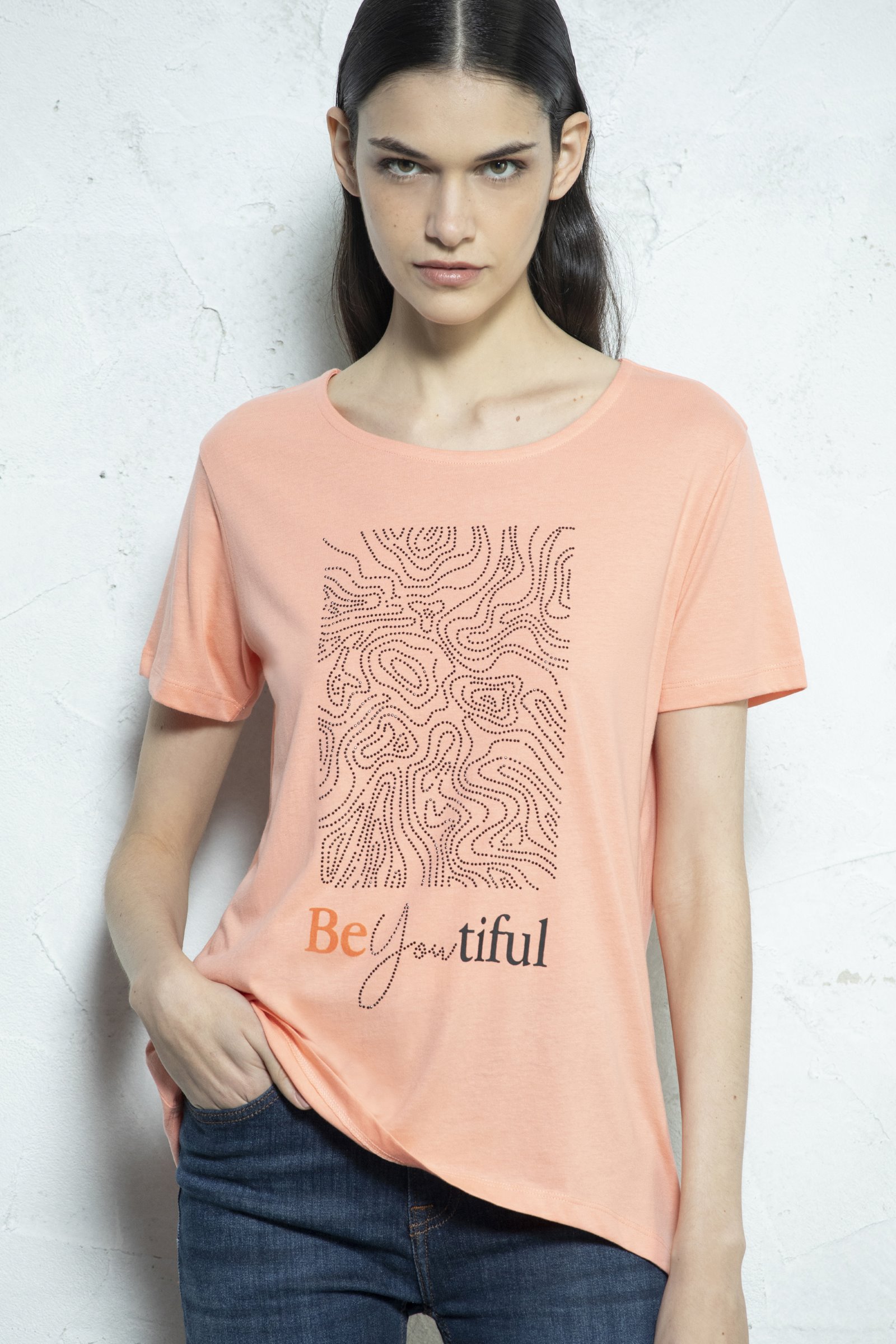 T-shirt com apliques