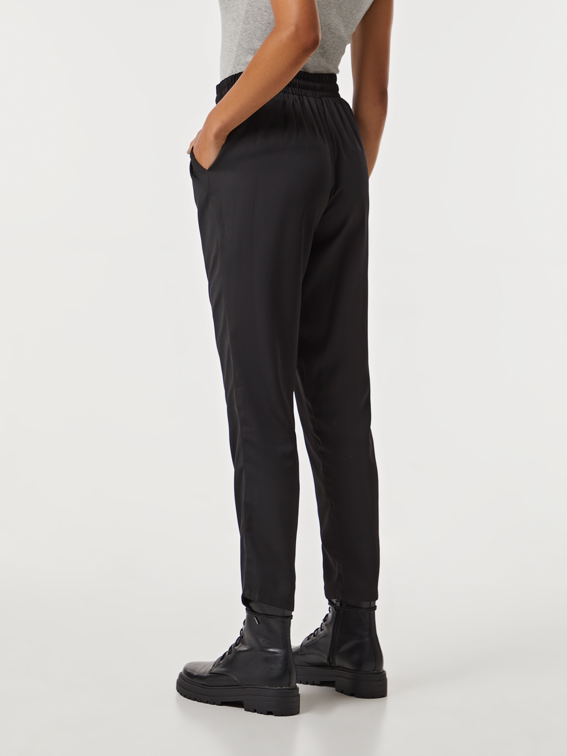 Calças jogger fluidas