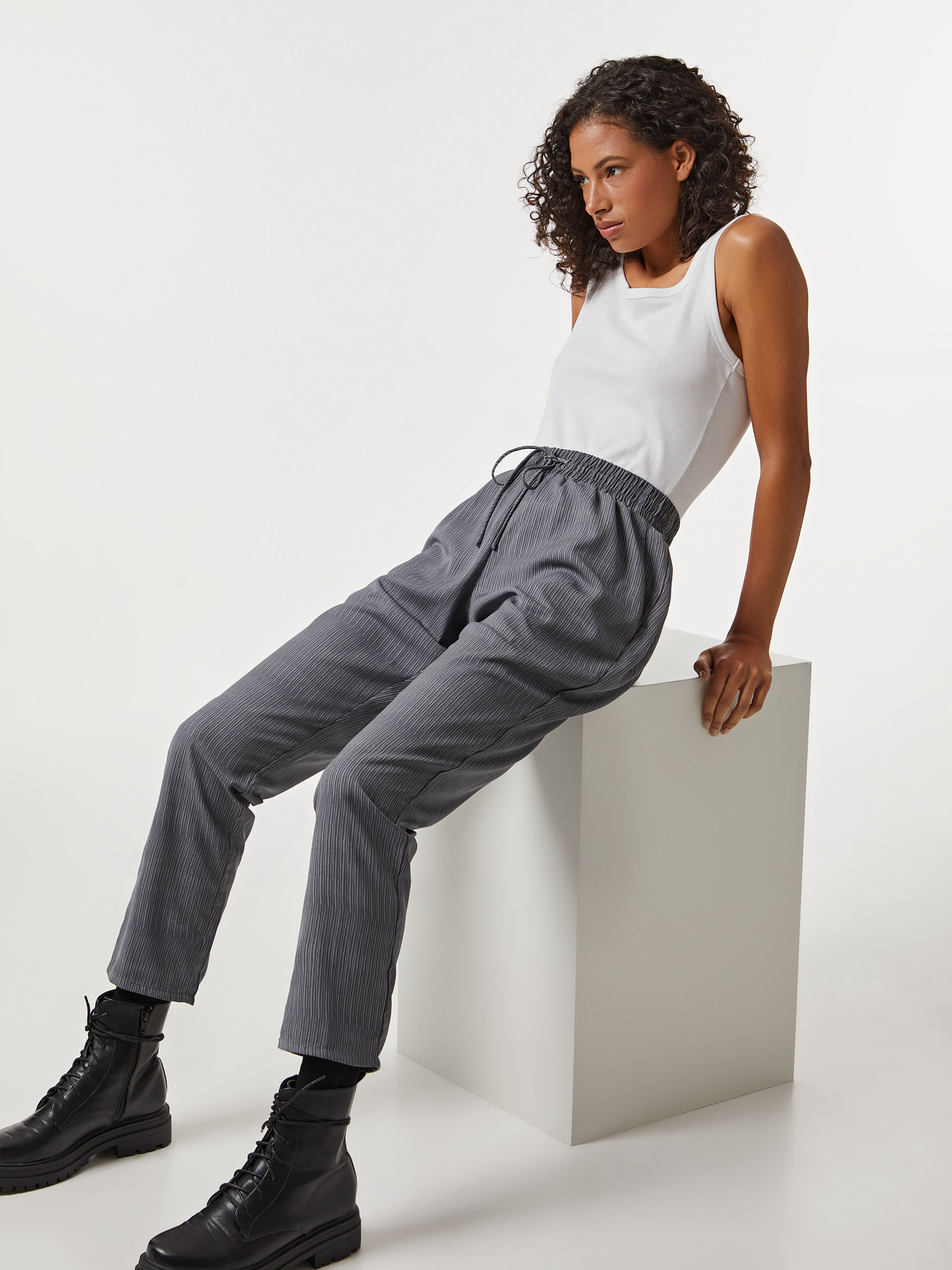 Calças jogger fluidas