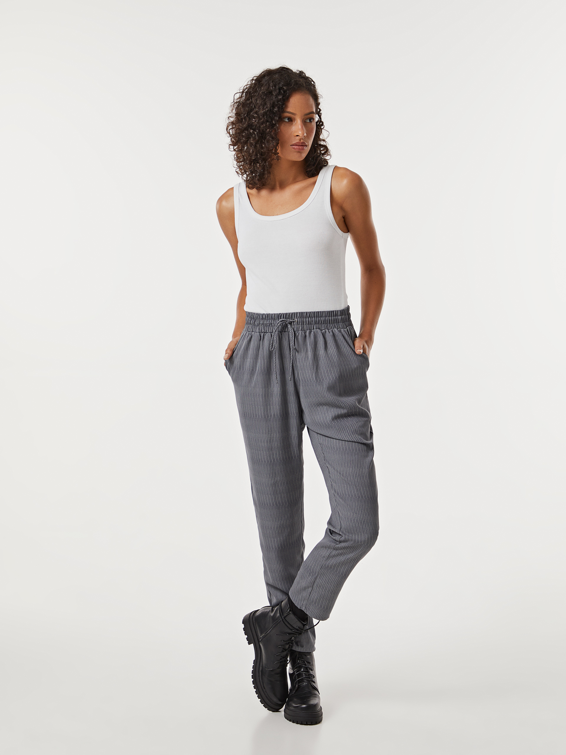 Calças jogger fluidas