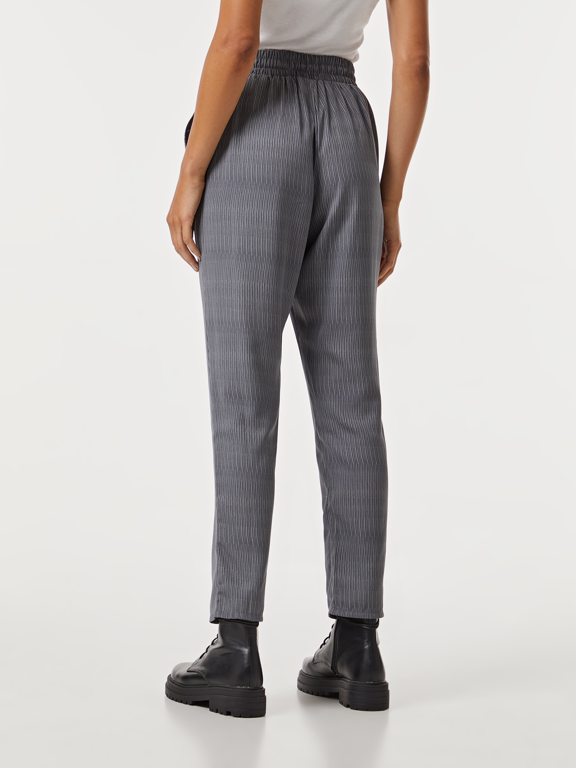 Calças jogger fluidas