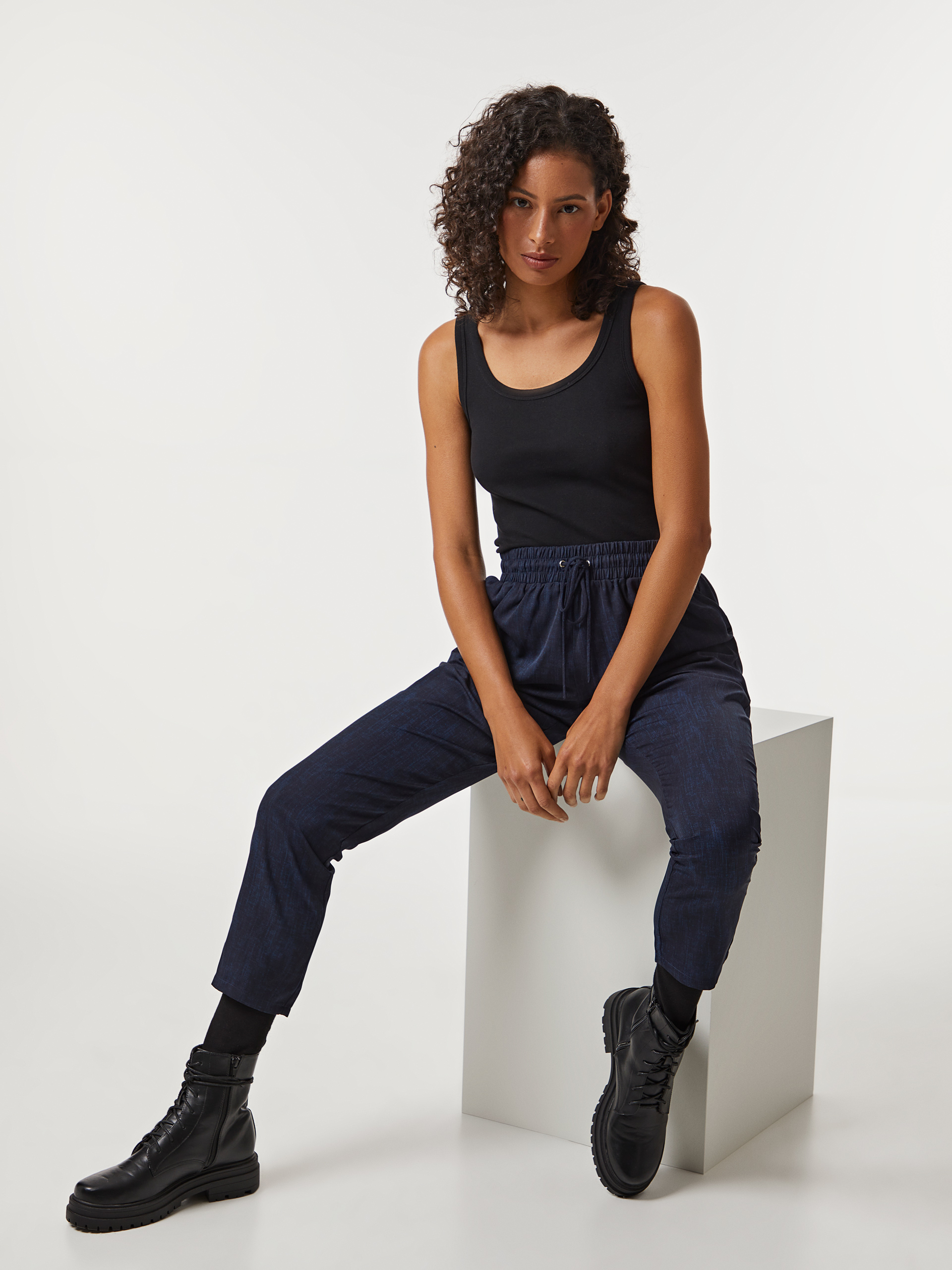 Calças jogger fluidas