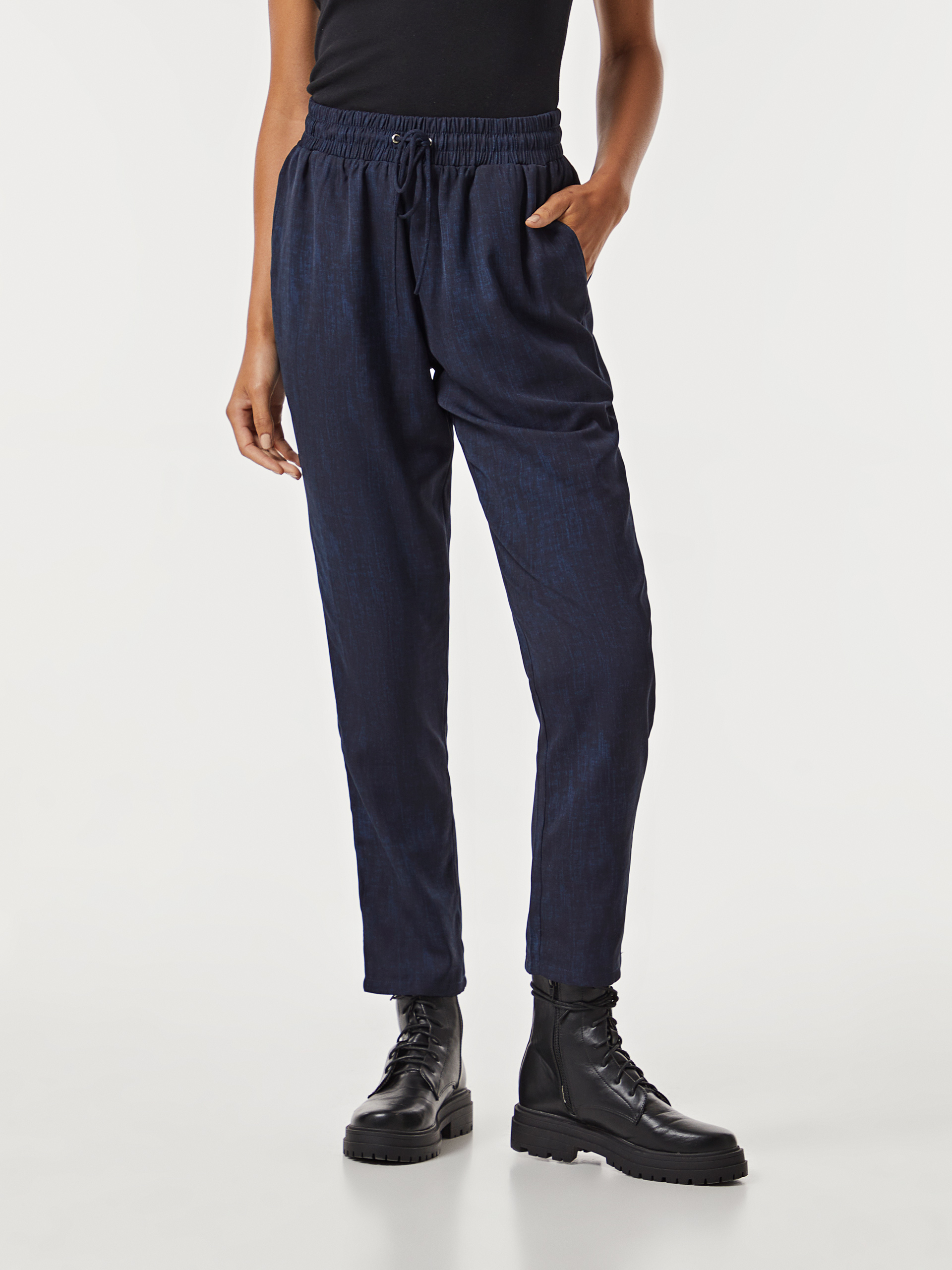 Calças jogger fluidas