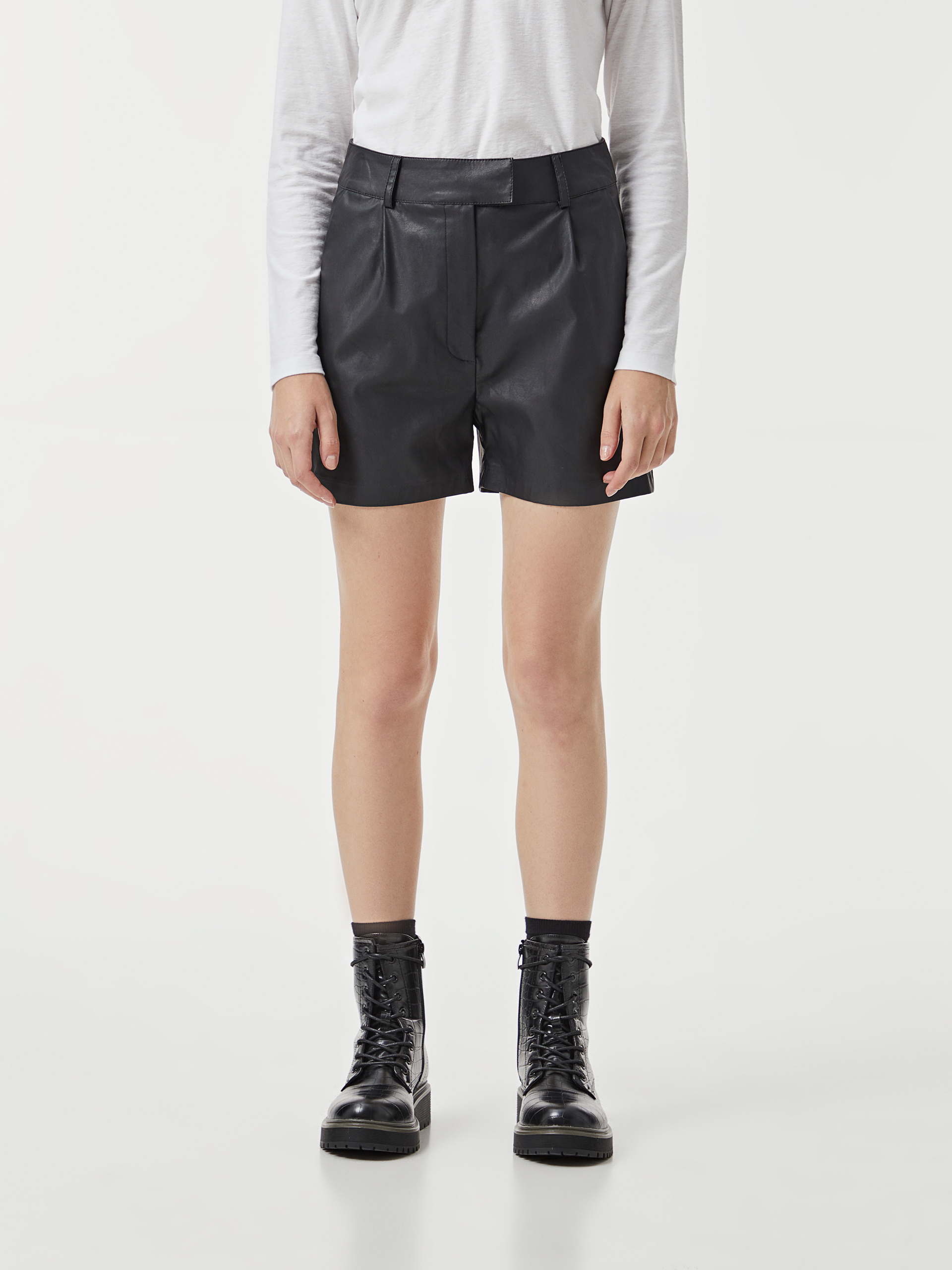 Calções efeito pele