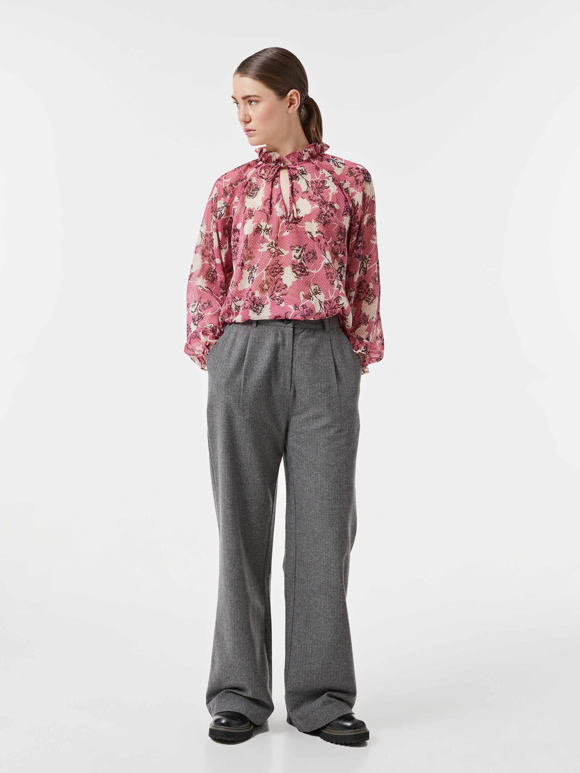 Calças às riscas com brilho