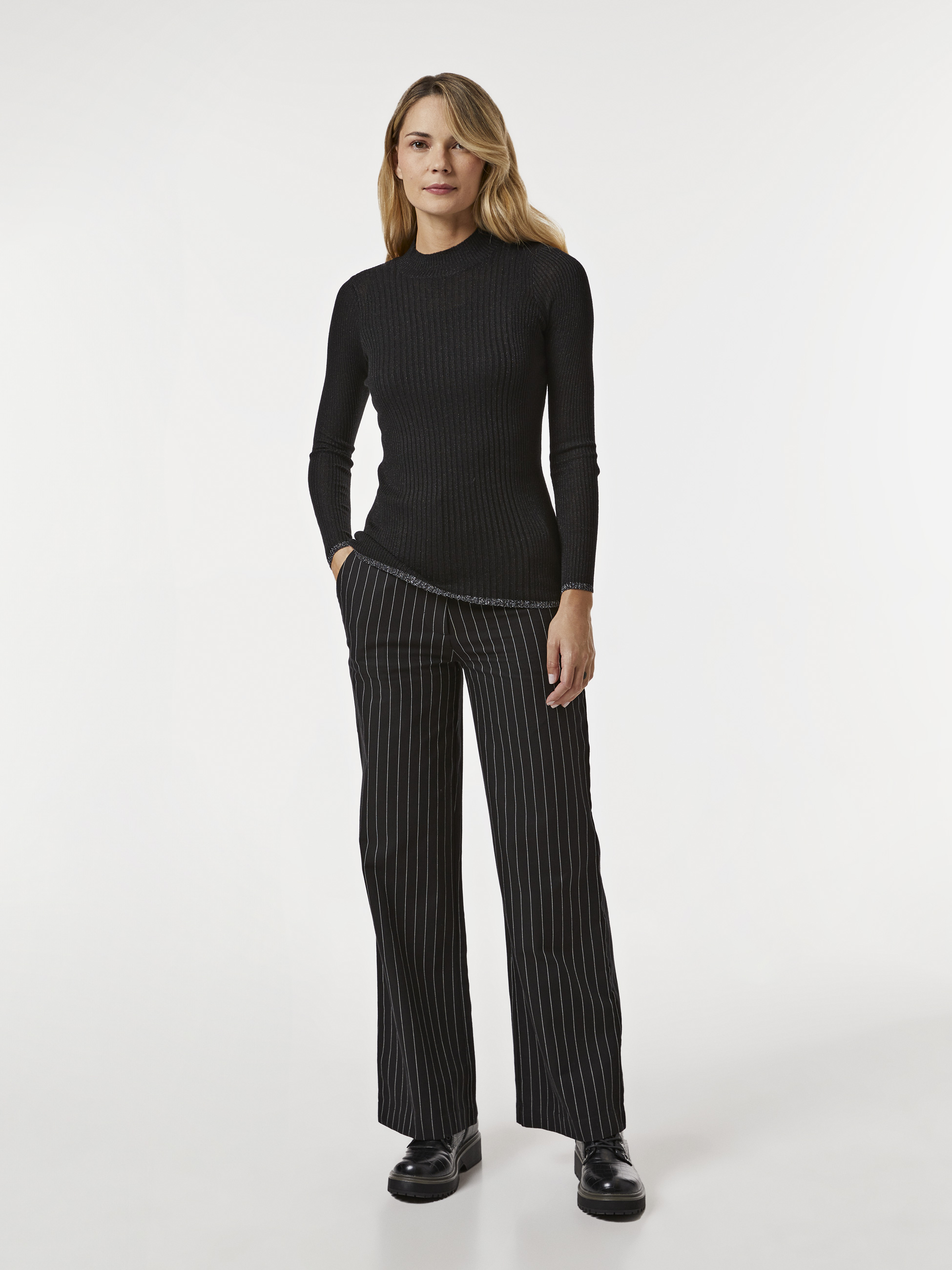 Calças alfaiataria às riscas