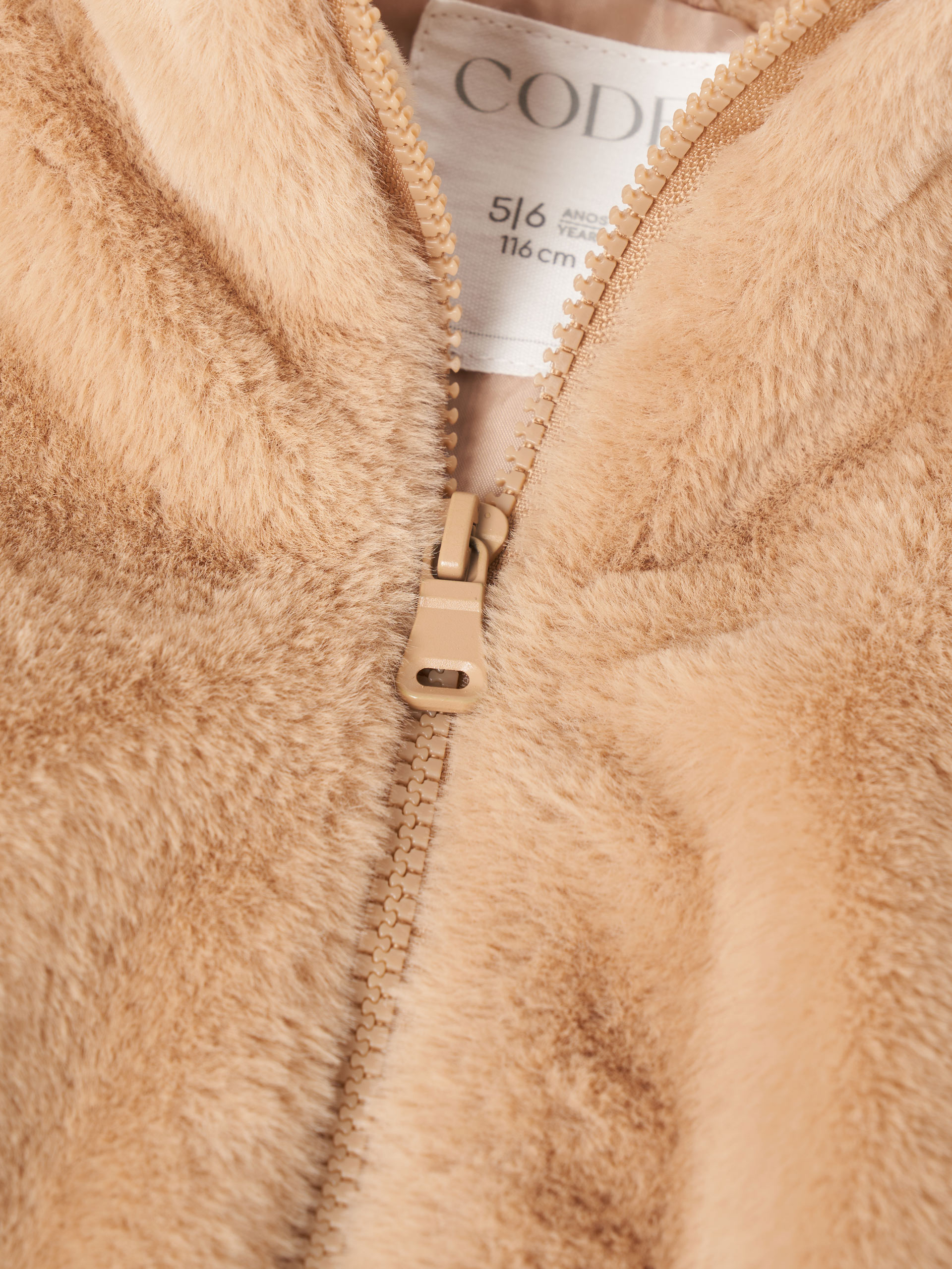 Casaco pelo sintético