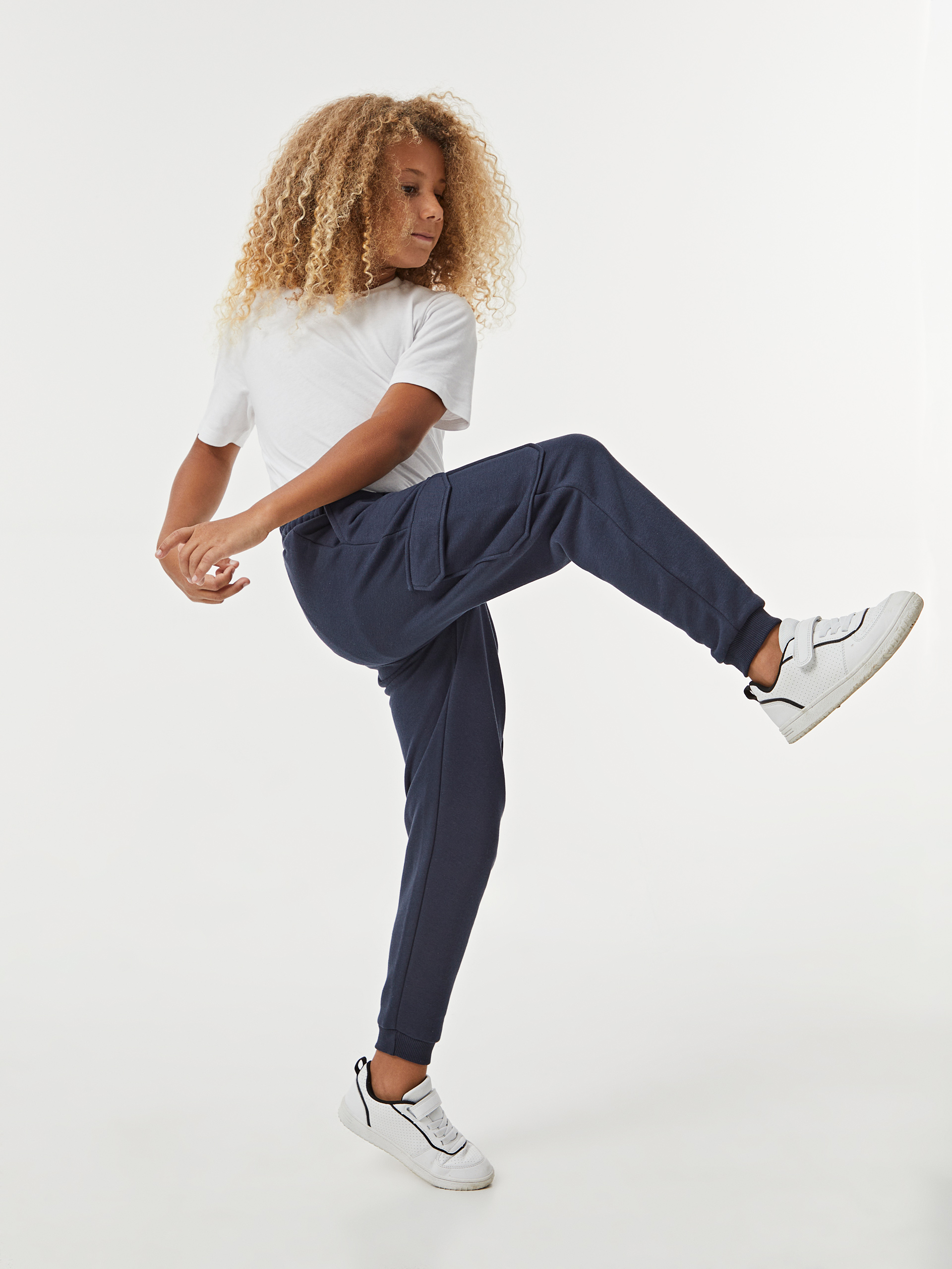 Calças jogger com bolsos cargo