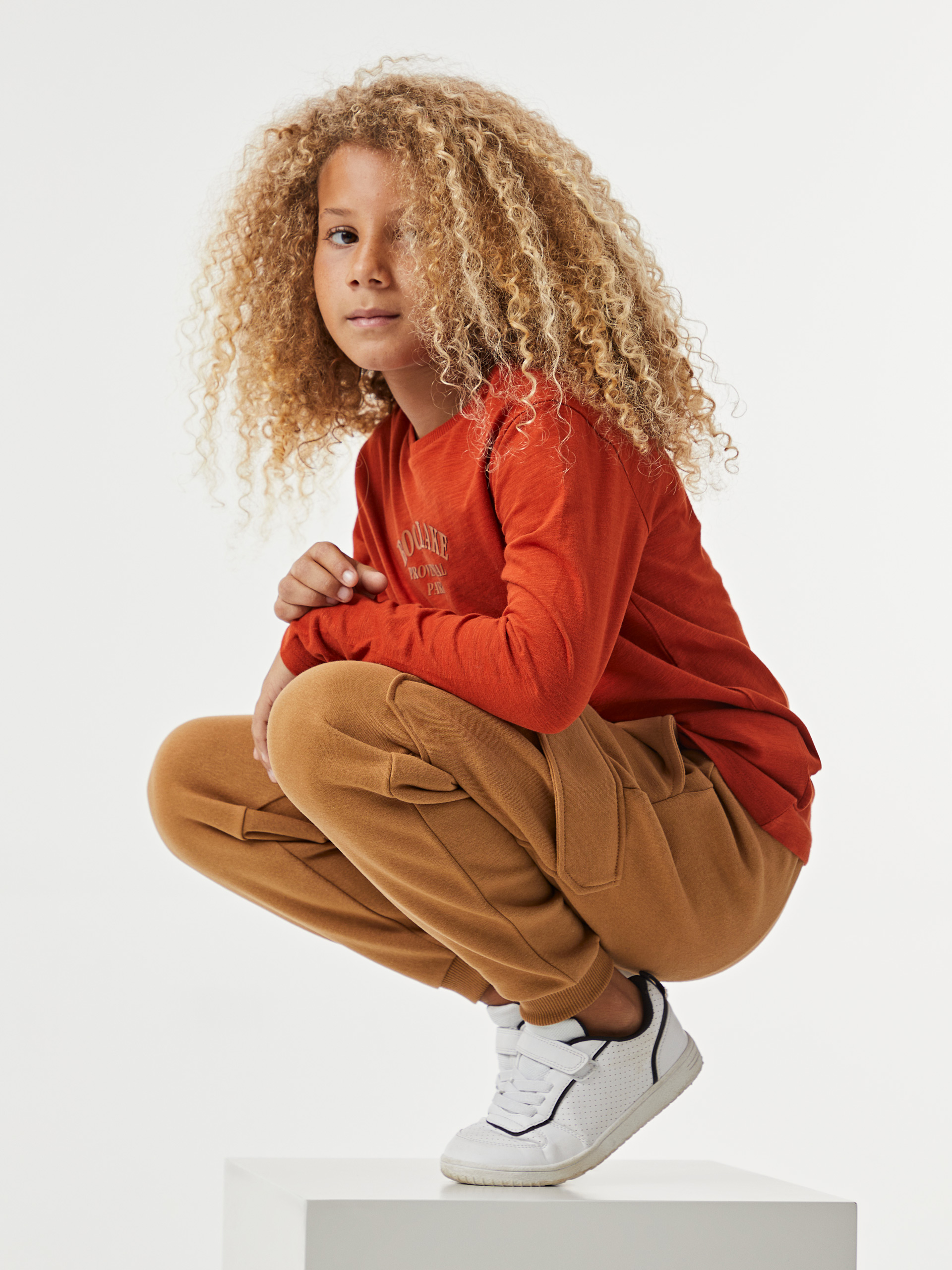 Calças jogger com bolsos cargo