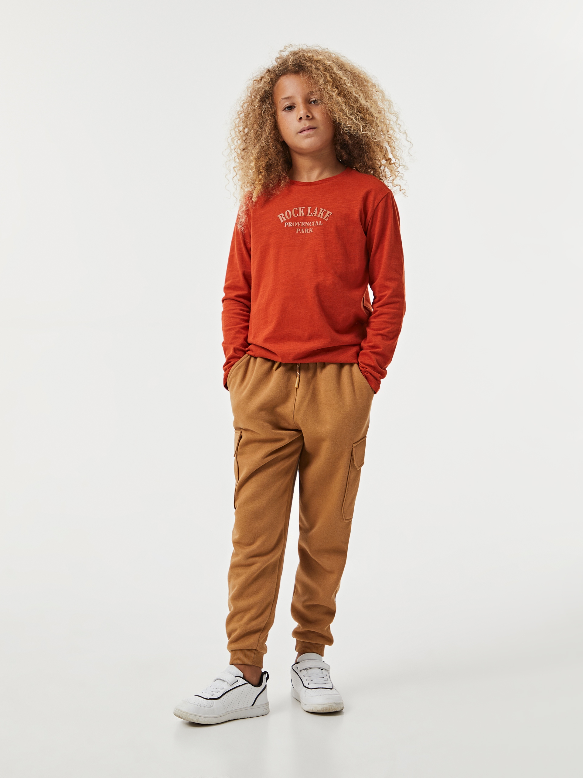 Calças jogger com bolsos cargo