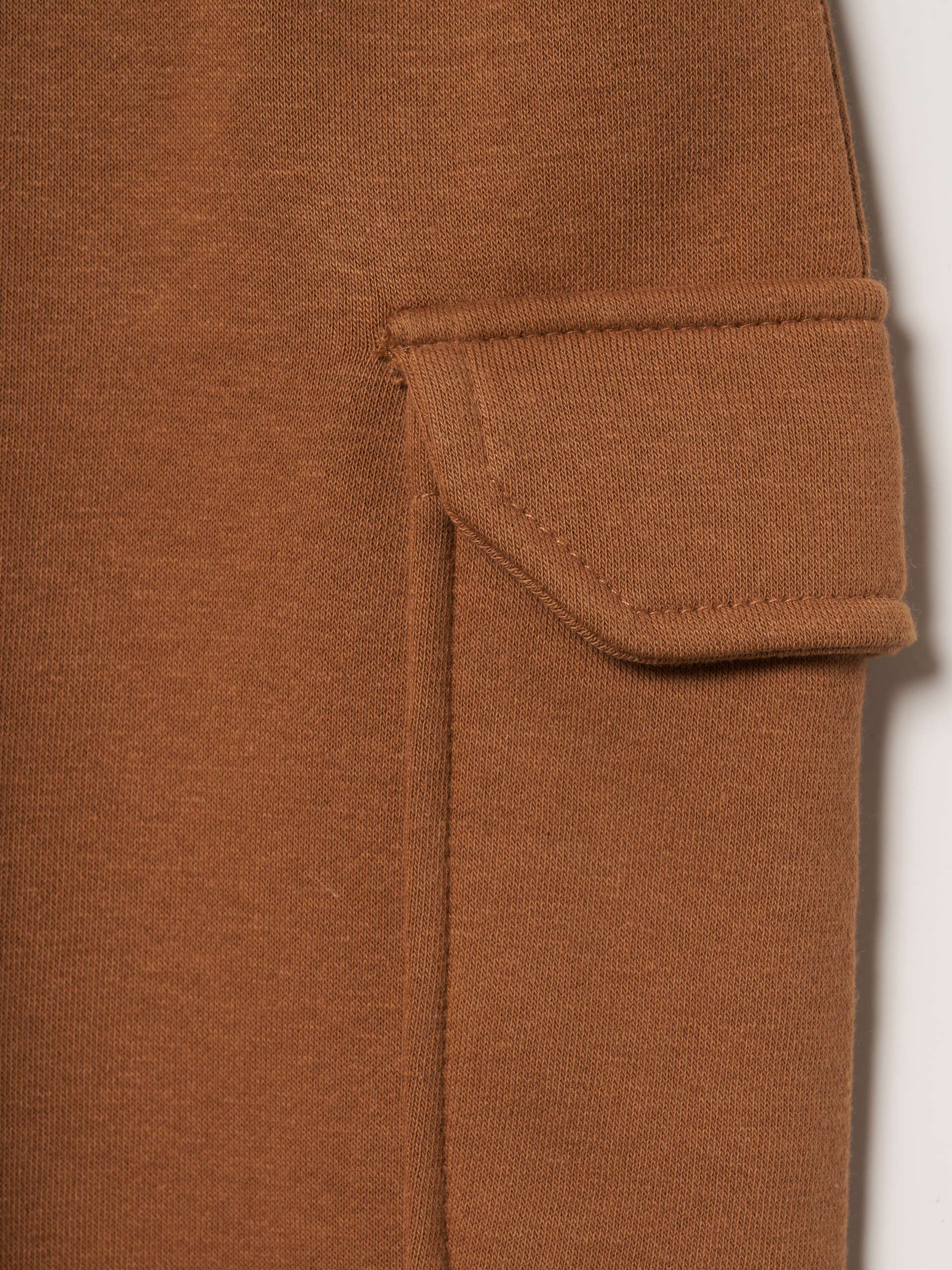 Calças jogger com bolsos cargo