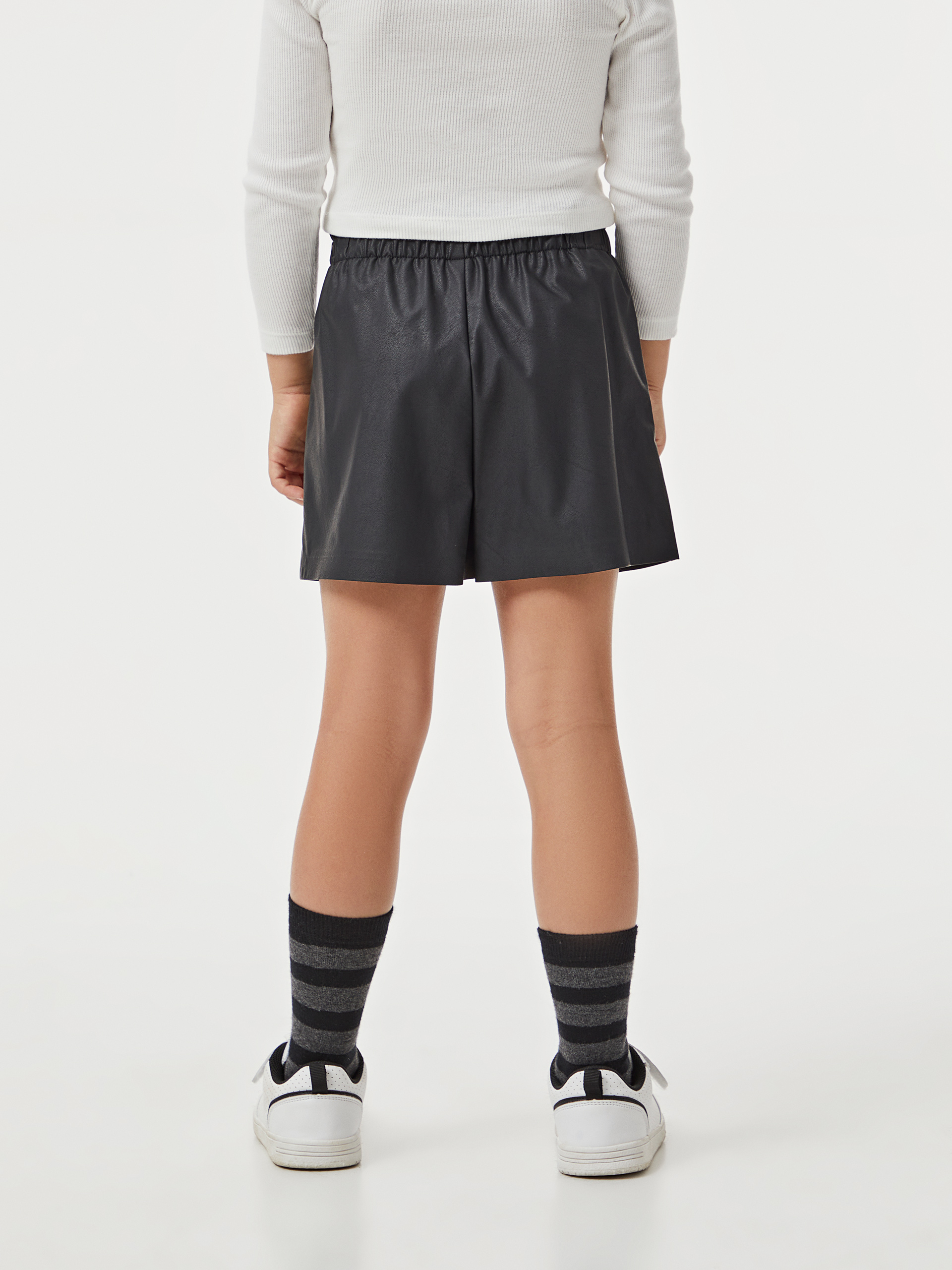 Calções efeito pele