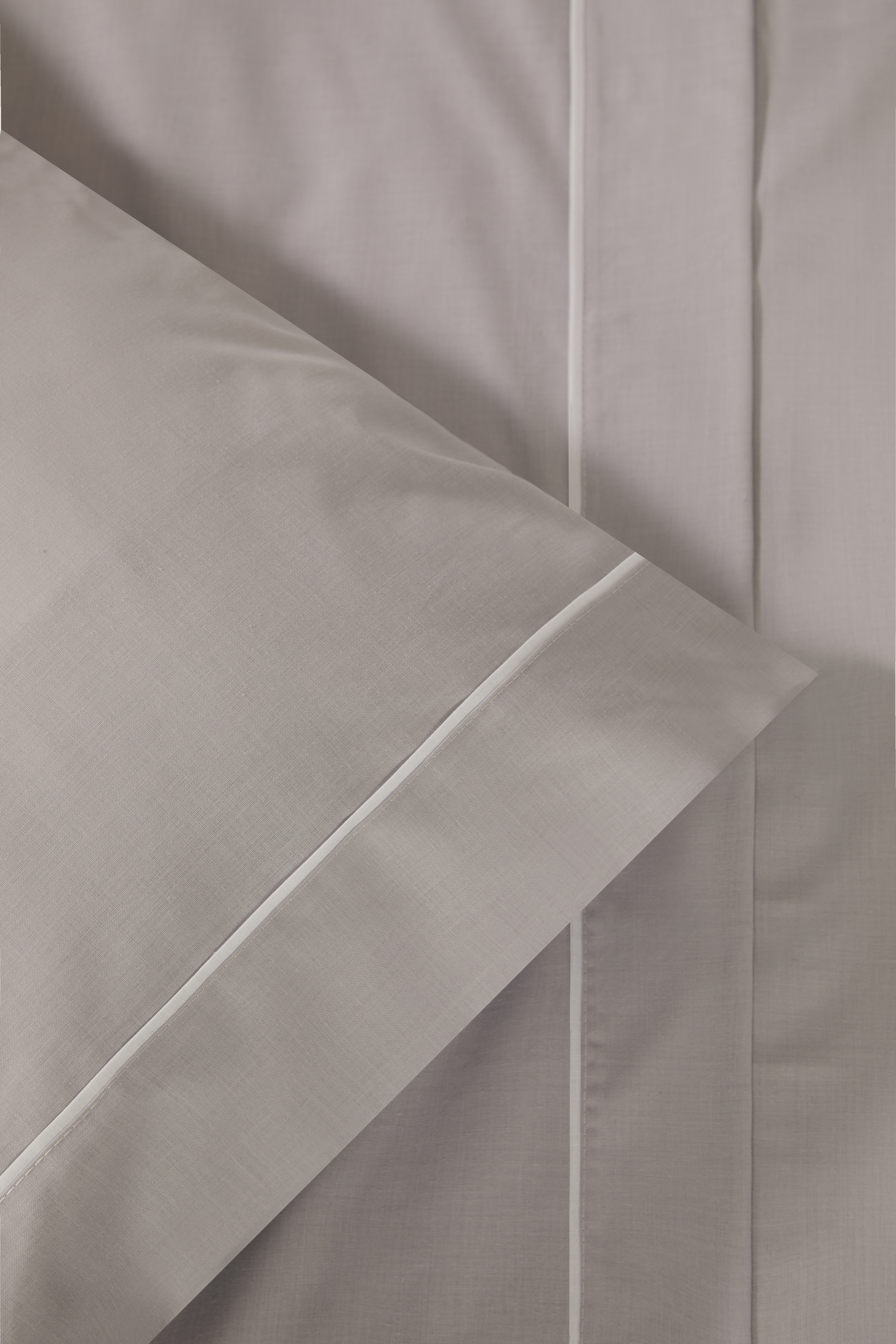 Jogo de lençois de solteiro com vivo branco