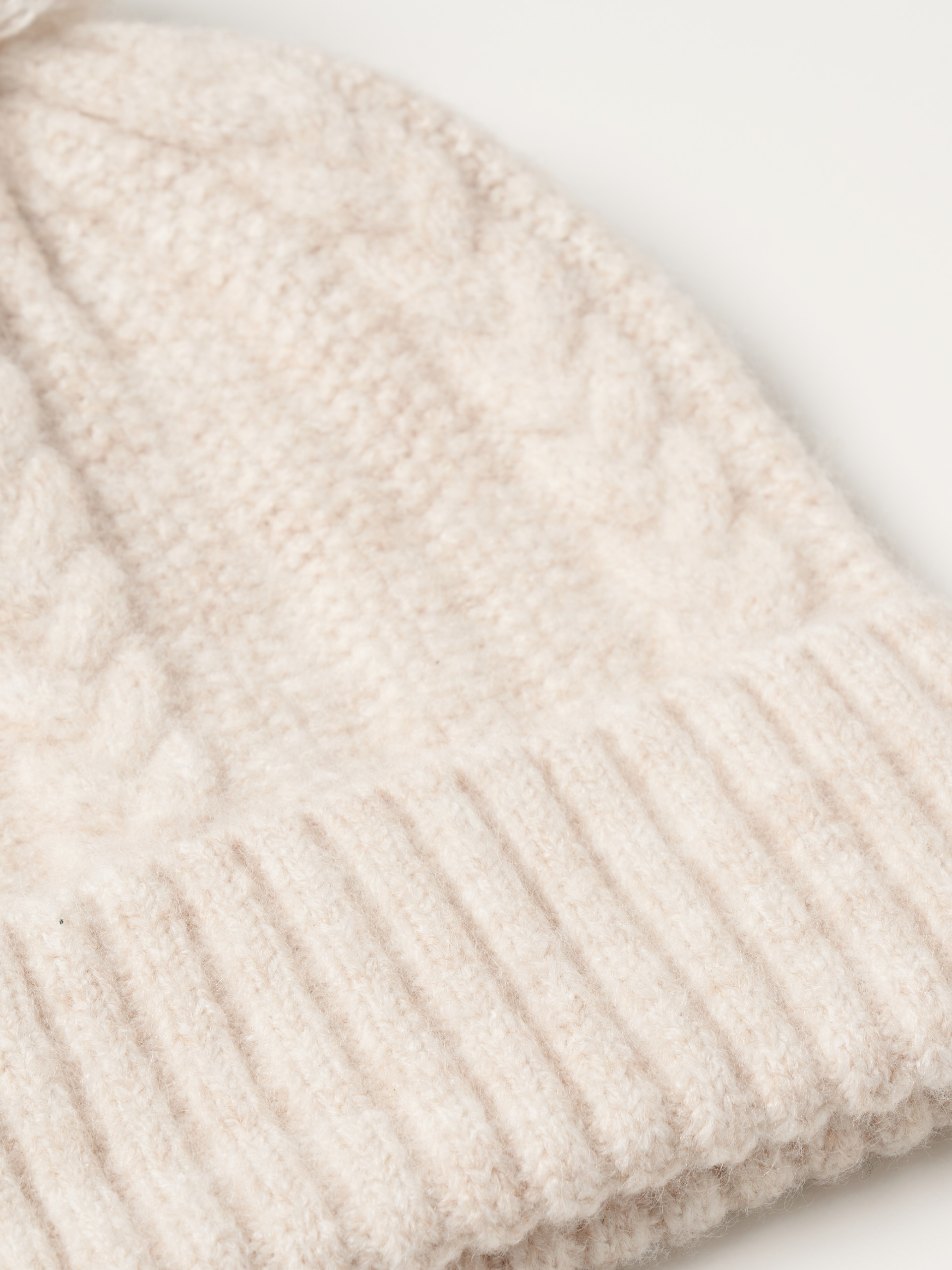 Gorro malha com pompom