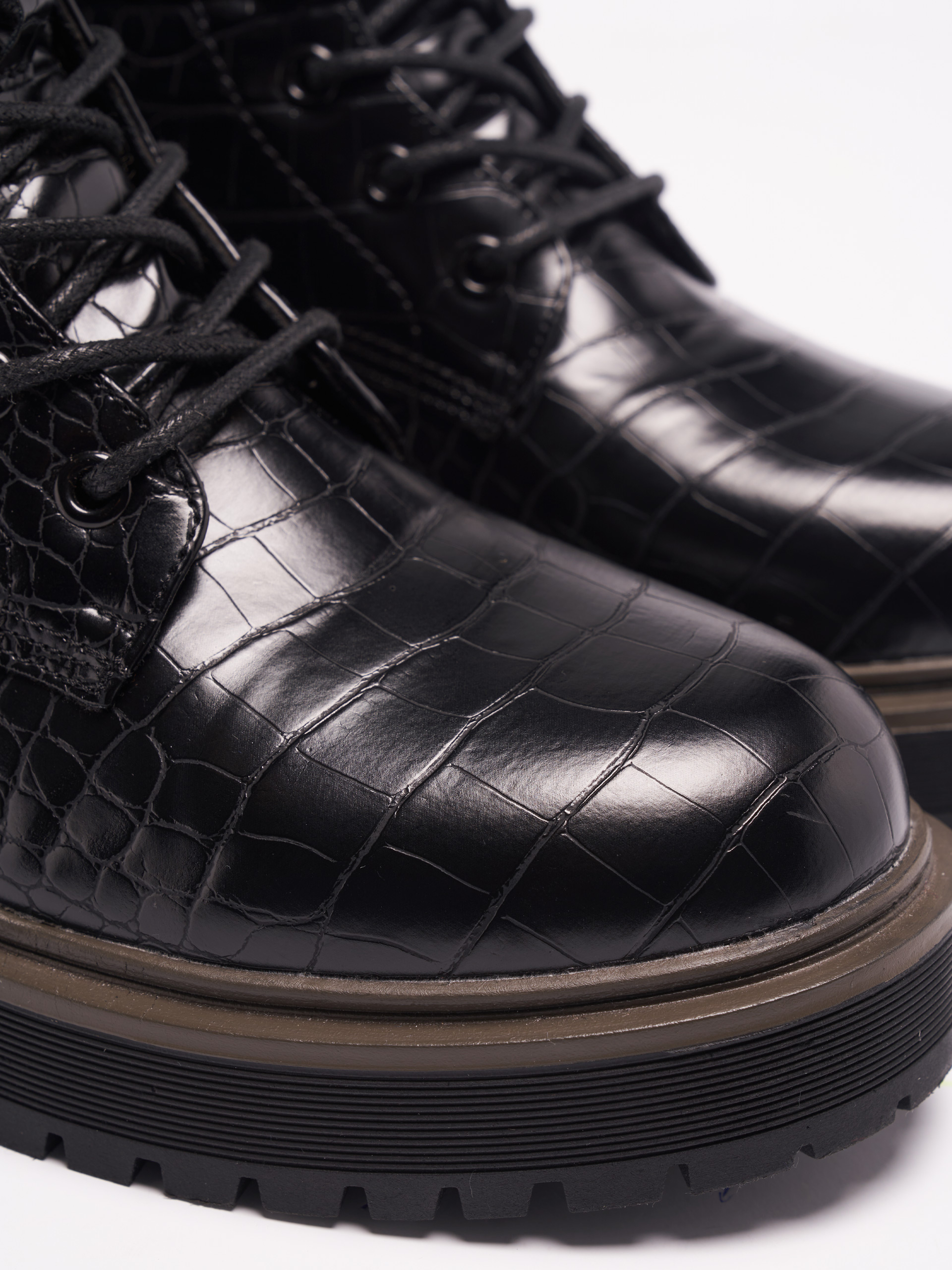 Botim estilo militar