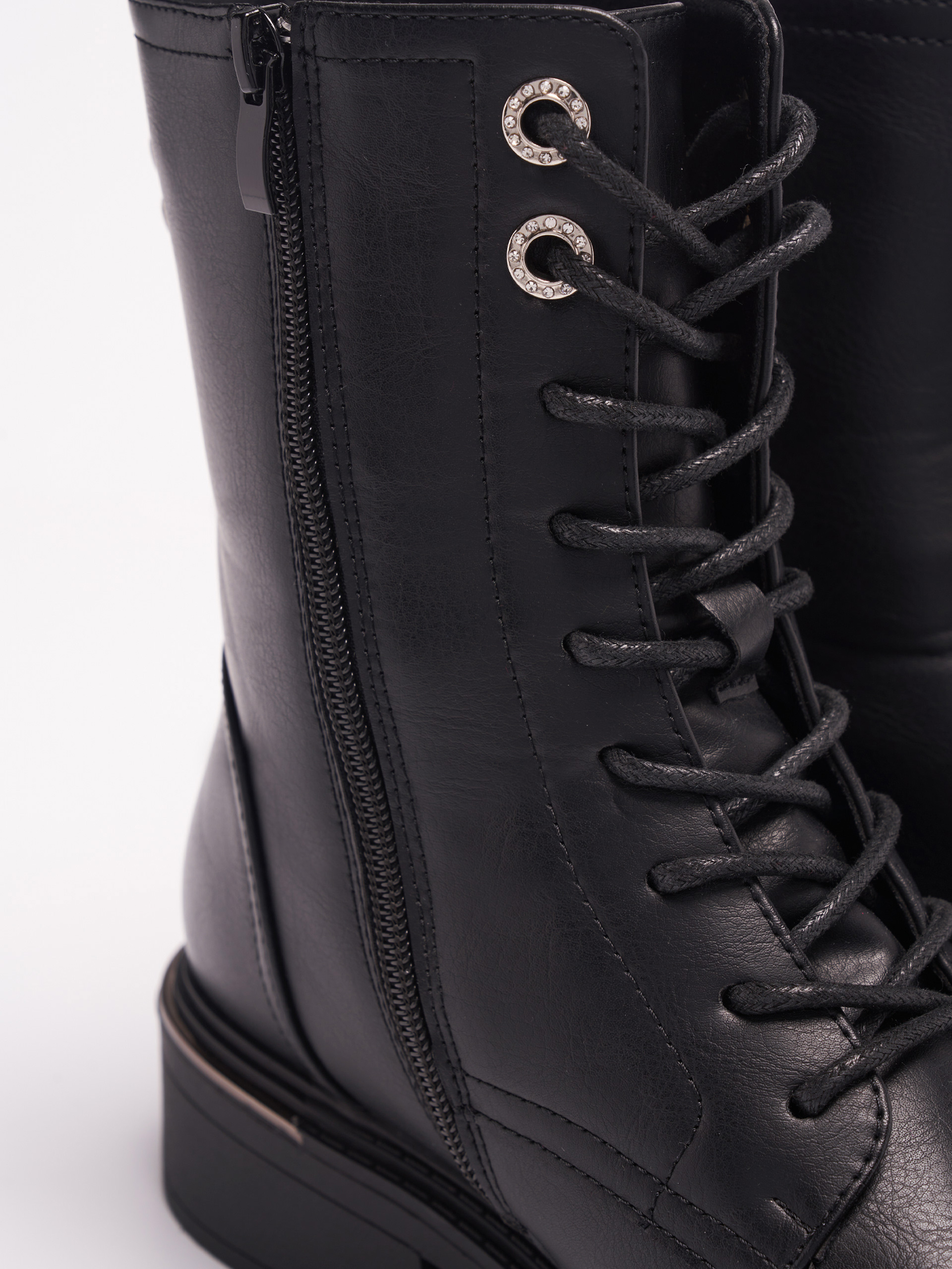 Botim estilo militar