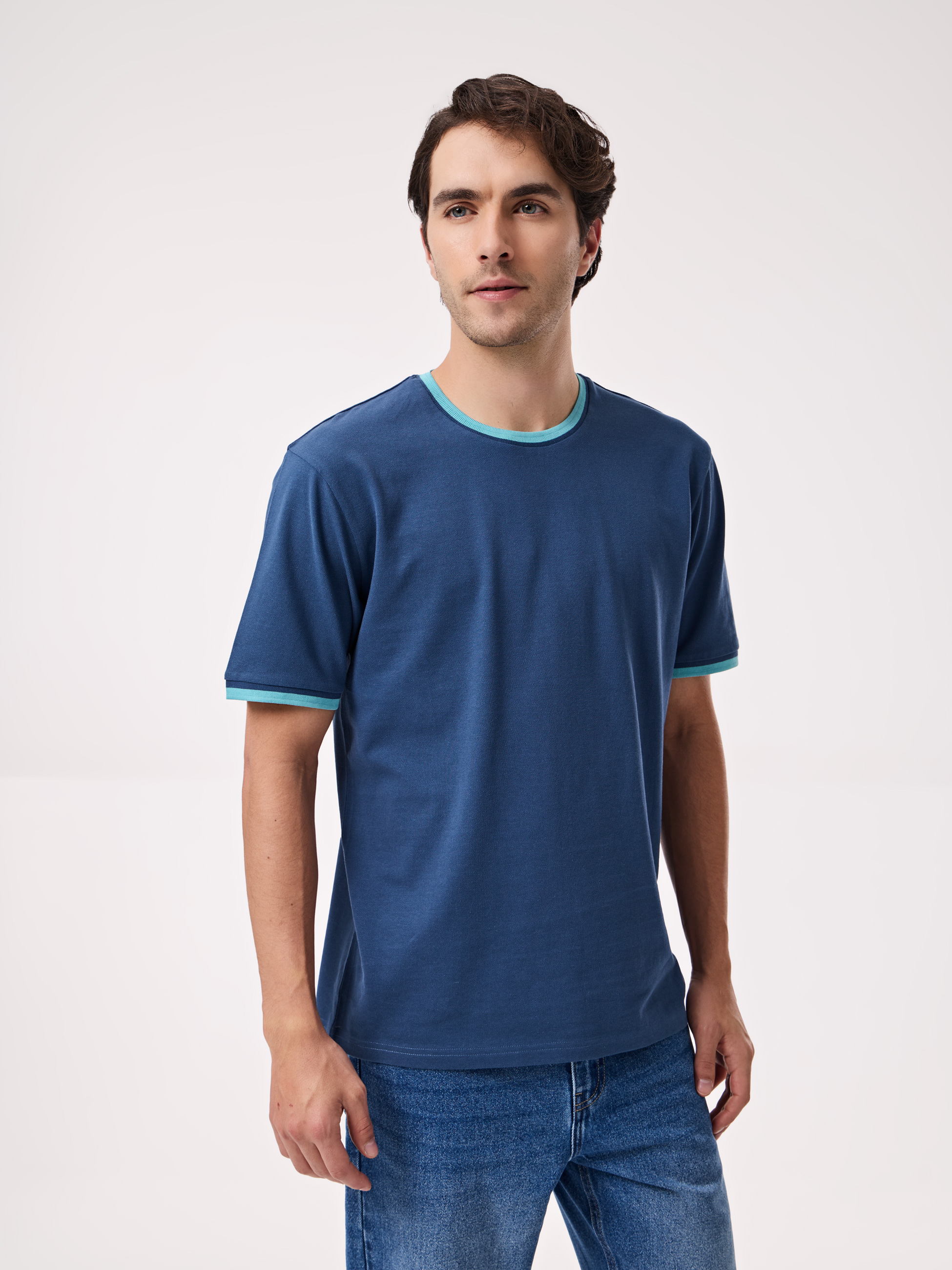 T-shirt com Detalhes em Contraste