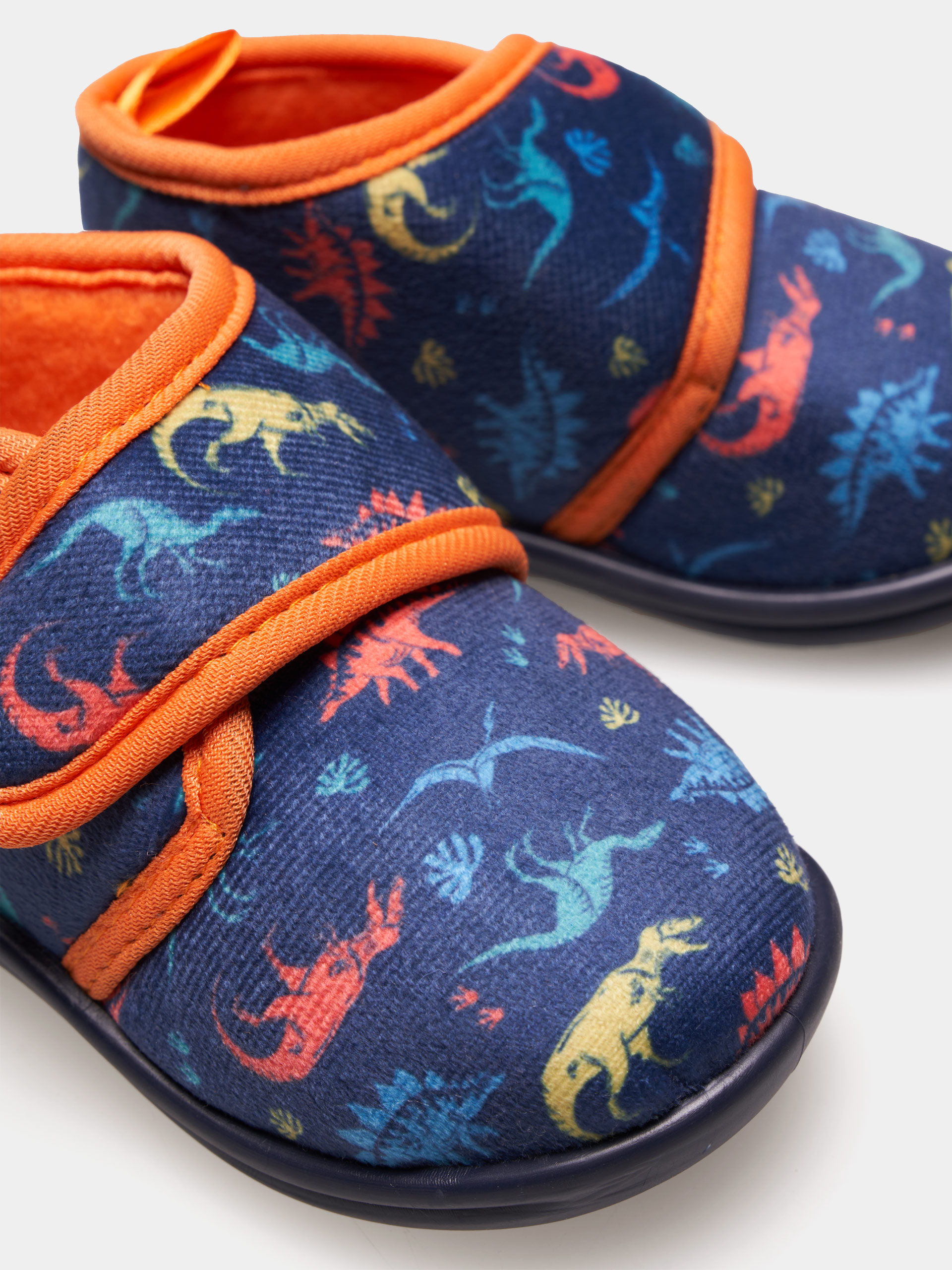 Pantufas com pelo sintético