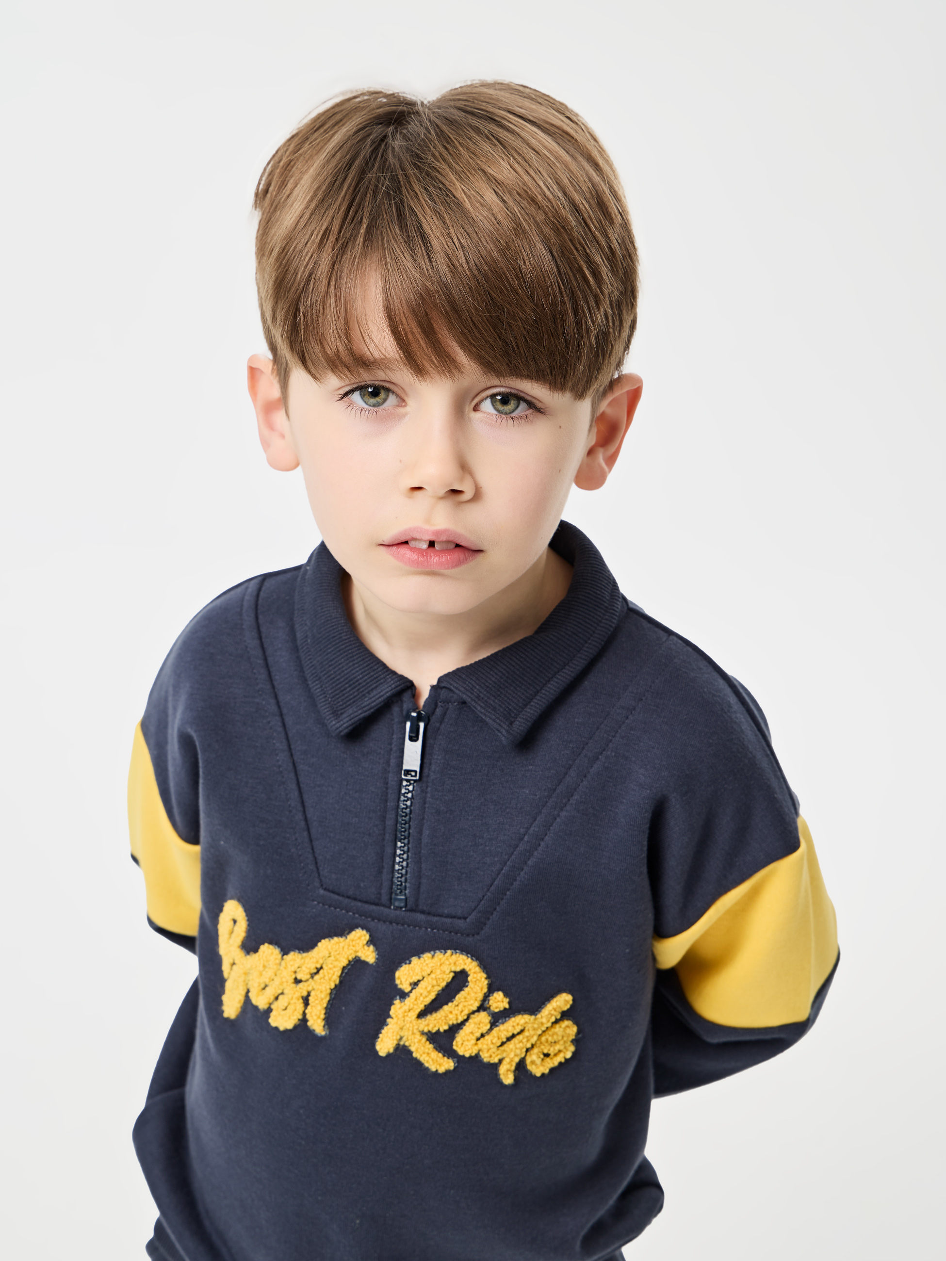 Sweatshirt com fecho