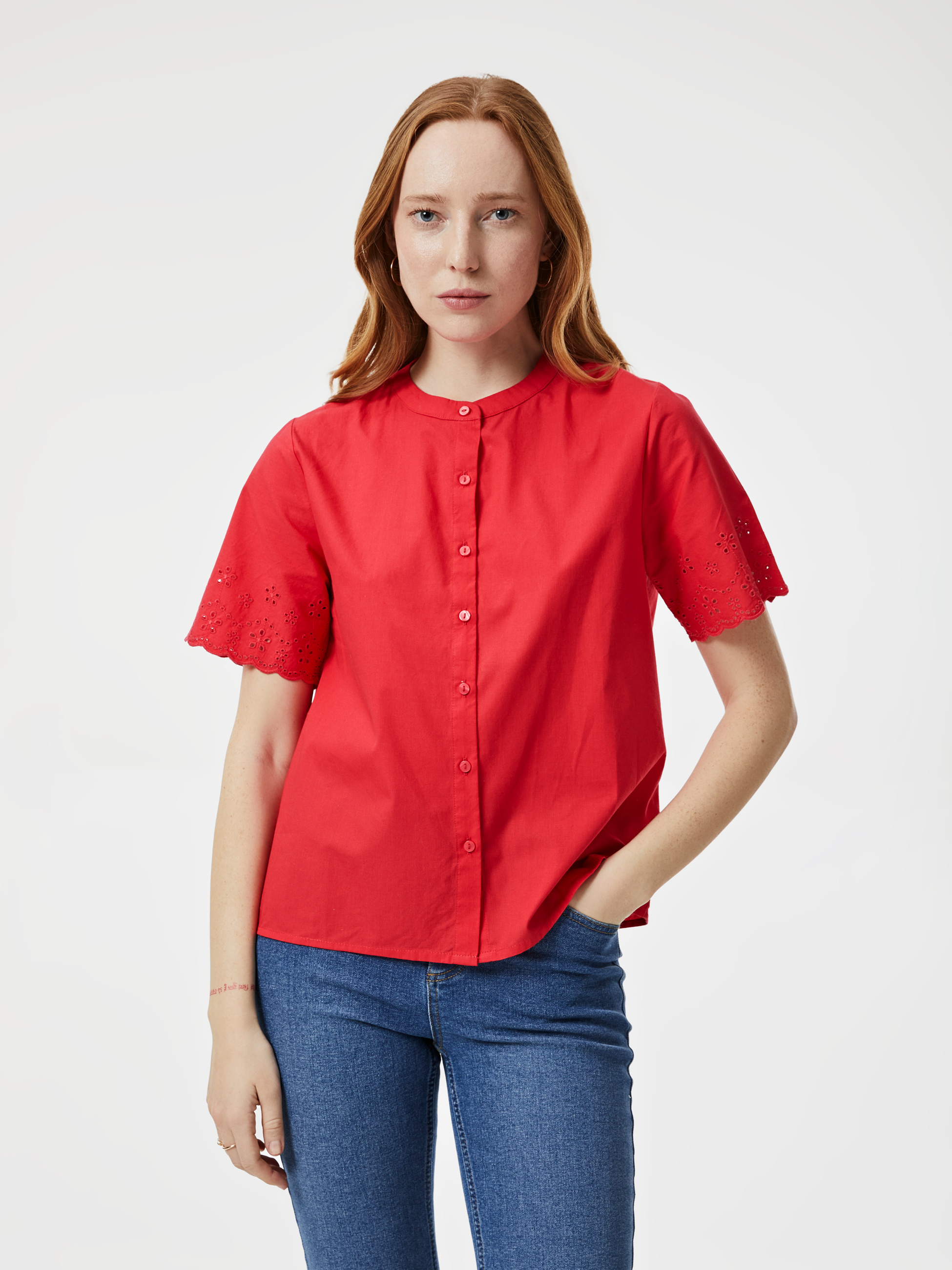 Camisa com bordado inglês