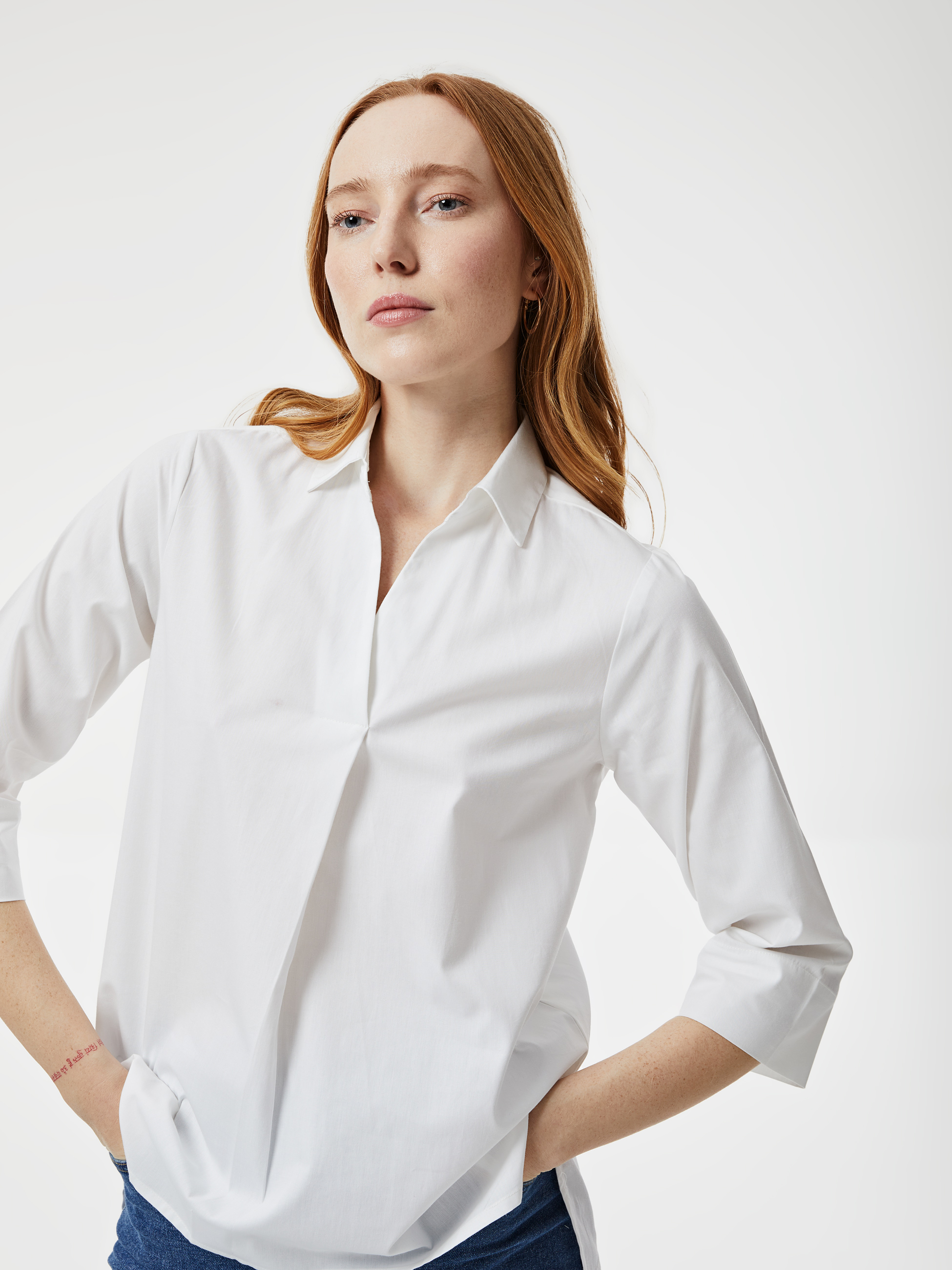 Camisa com decote em V