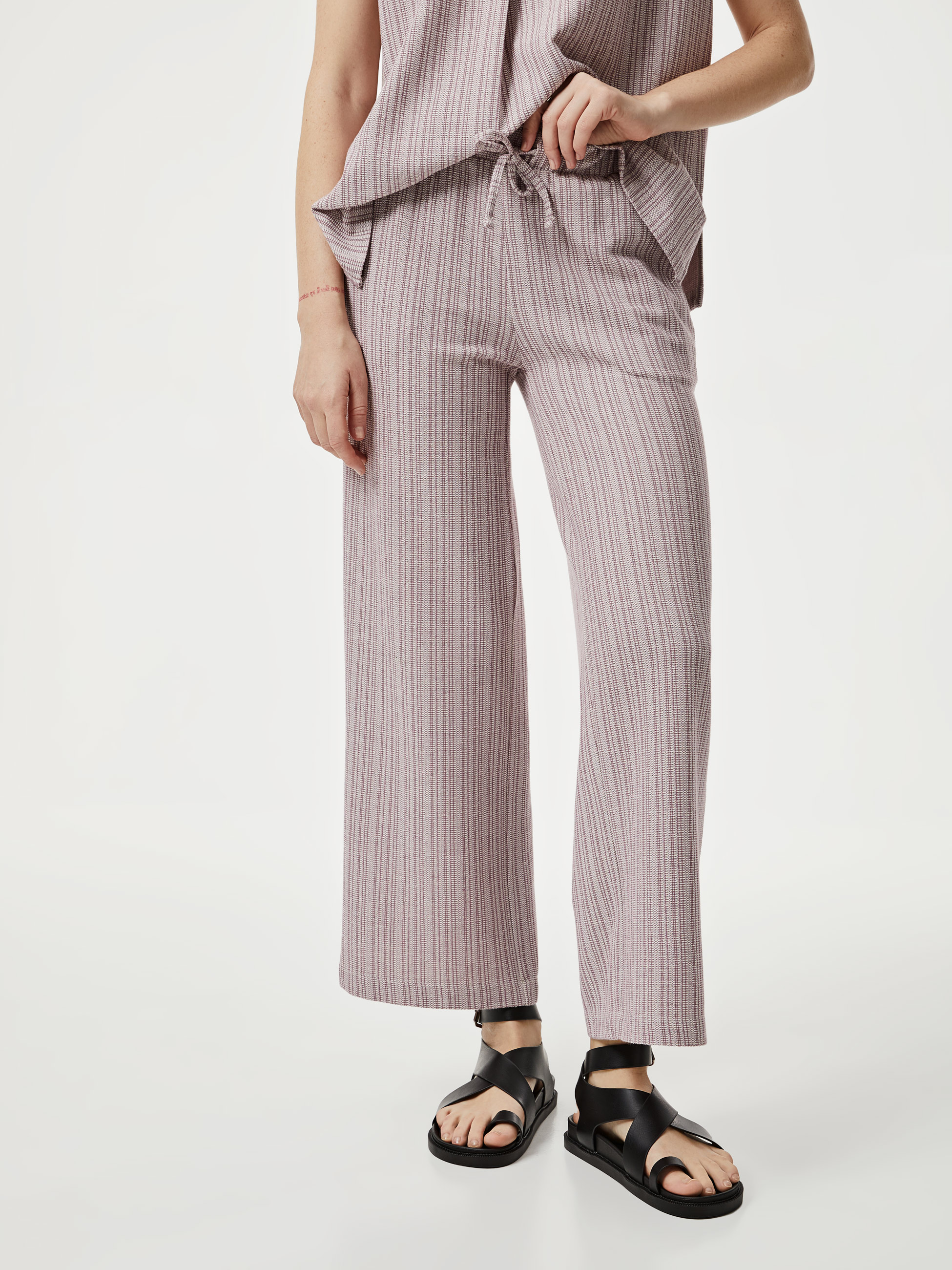 Calças com cintura elástica