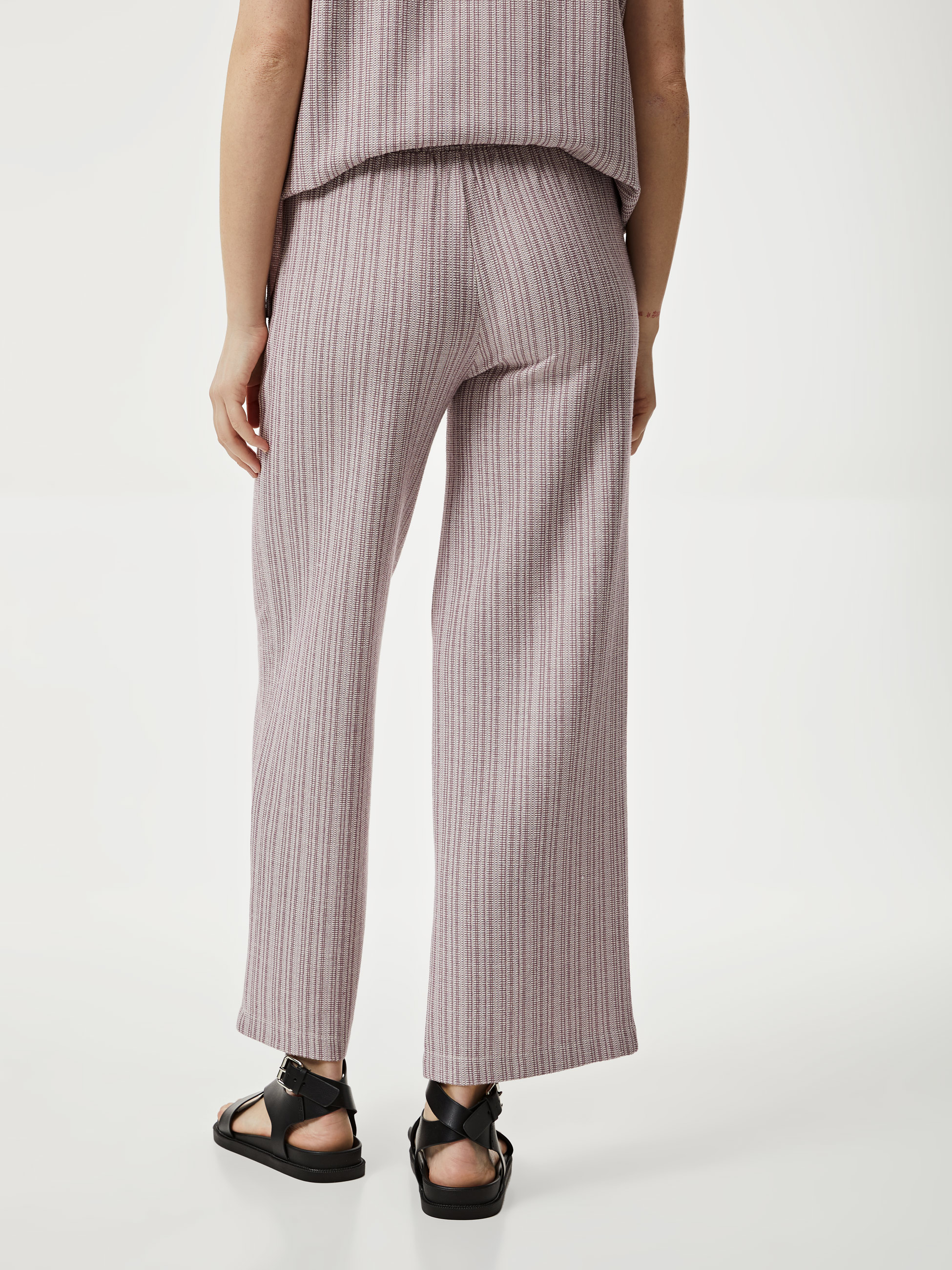 Calças com cintura elástica