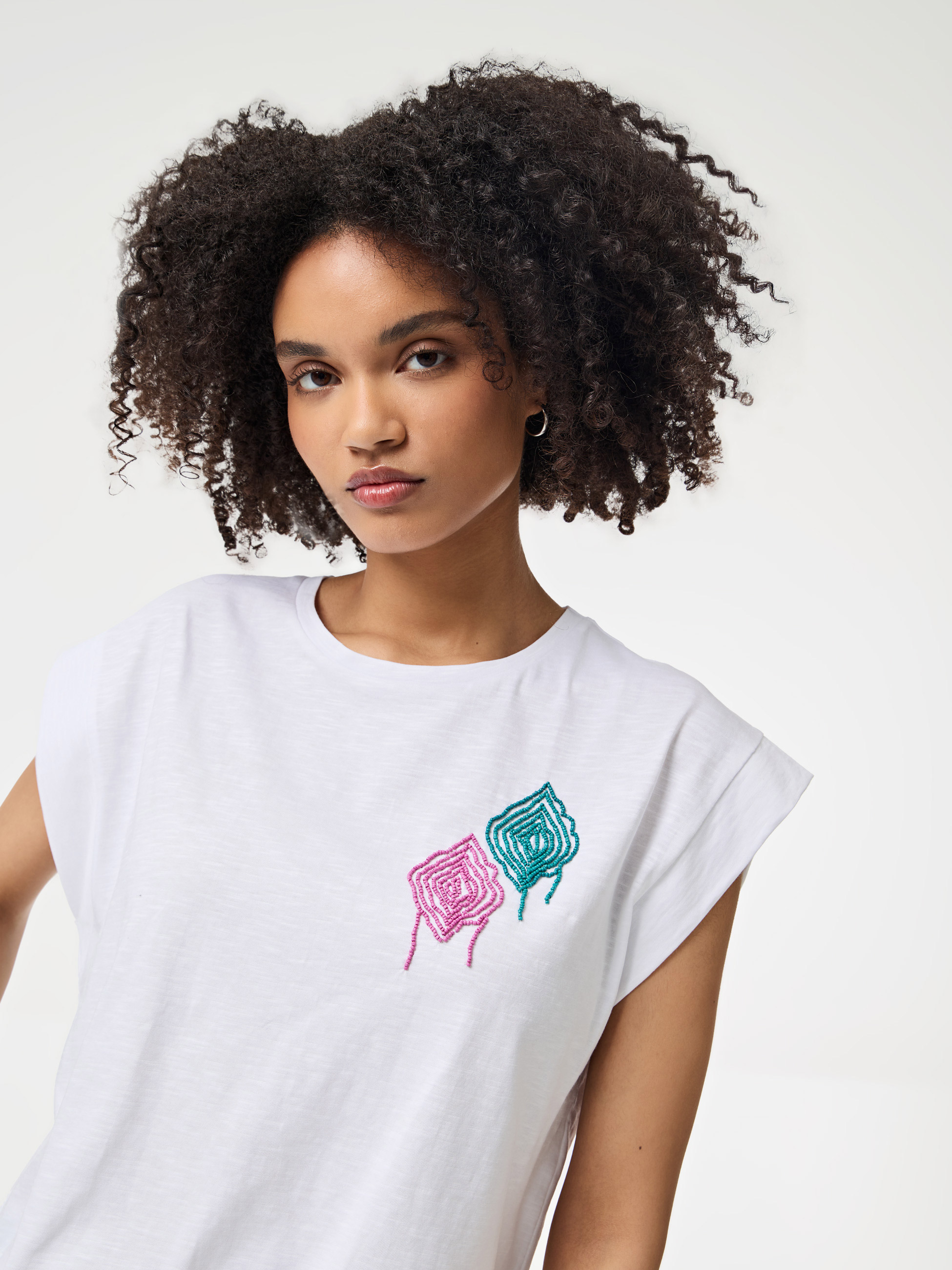 T-Shirt com missangas