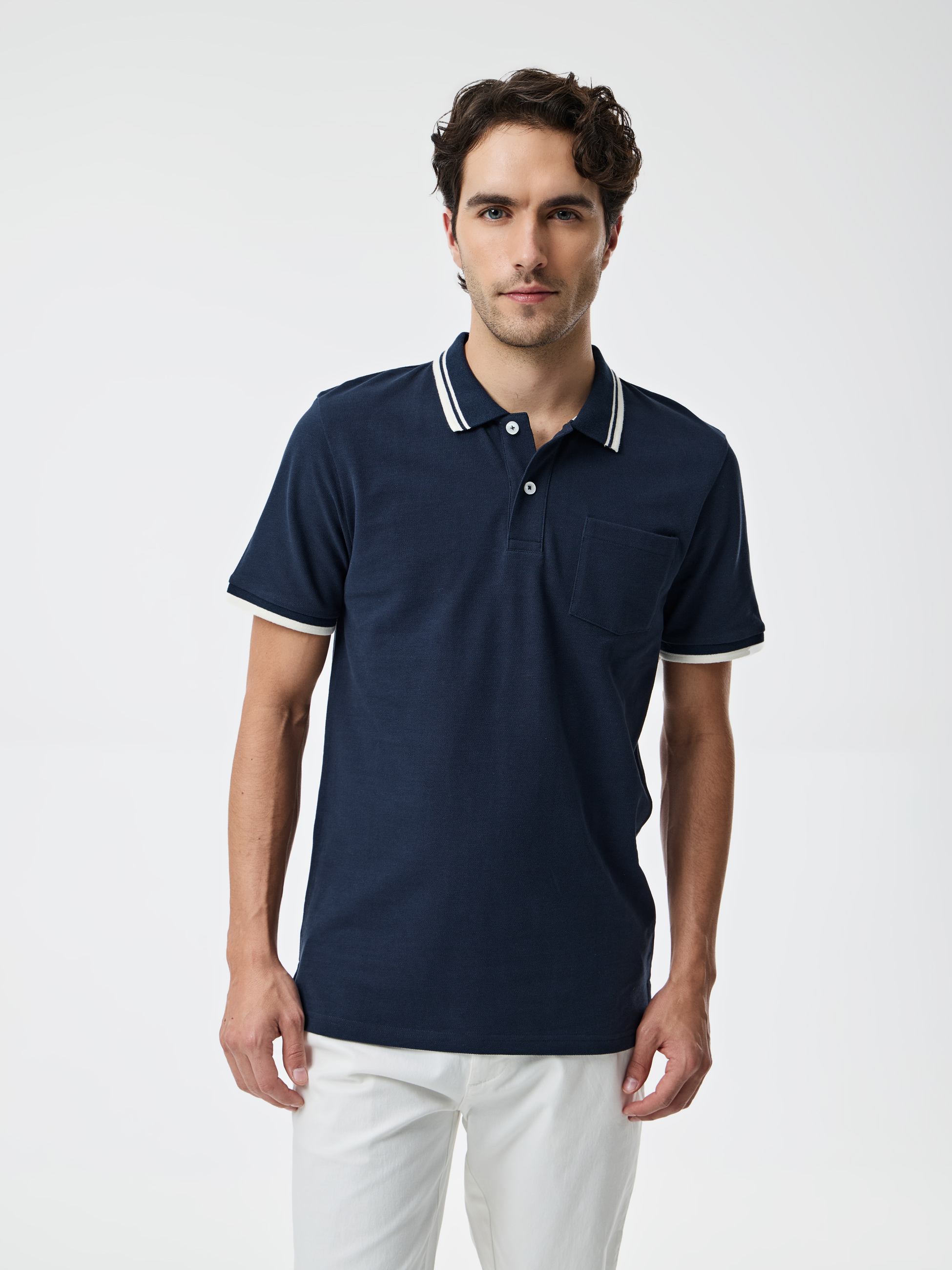 Polo com gola detalhada