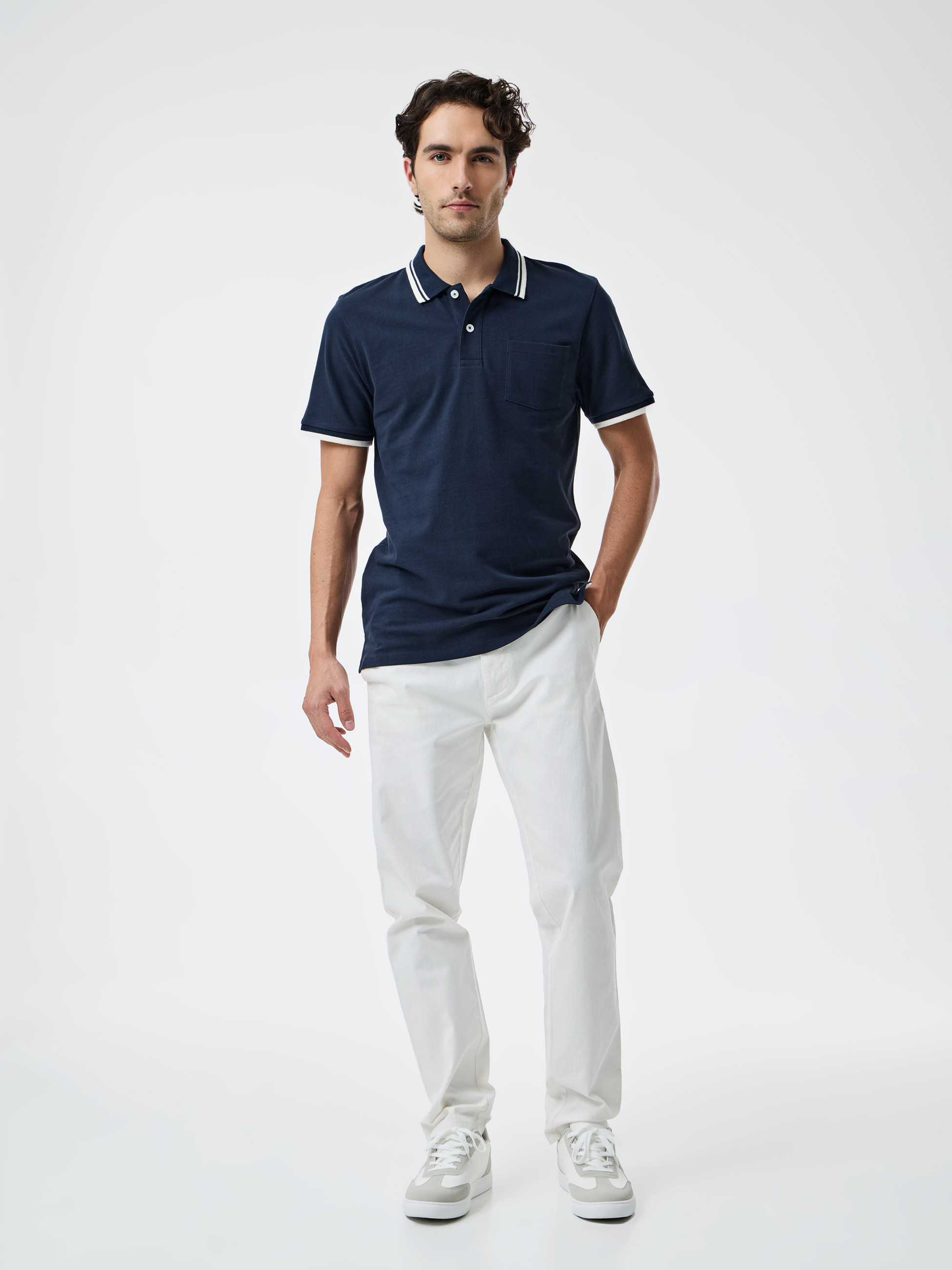 Polo com gola detalhada