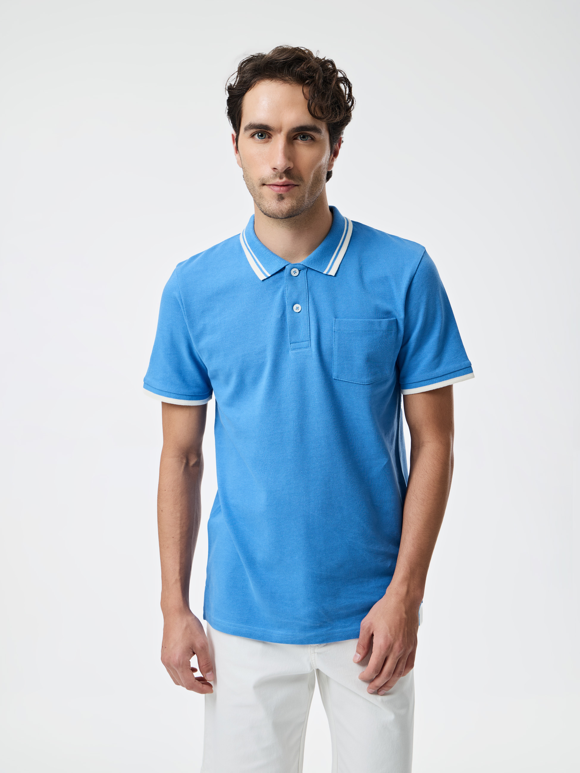 Polo com gola detalhada