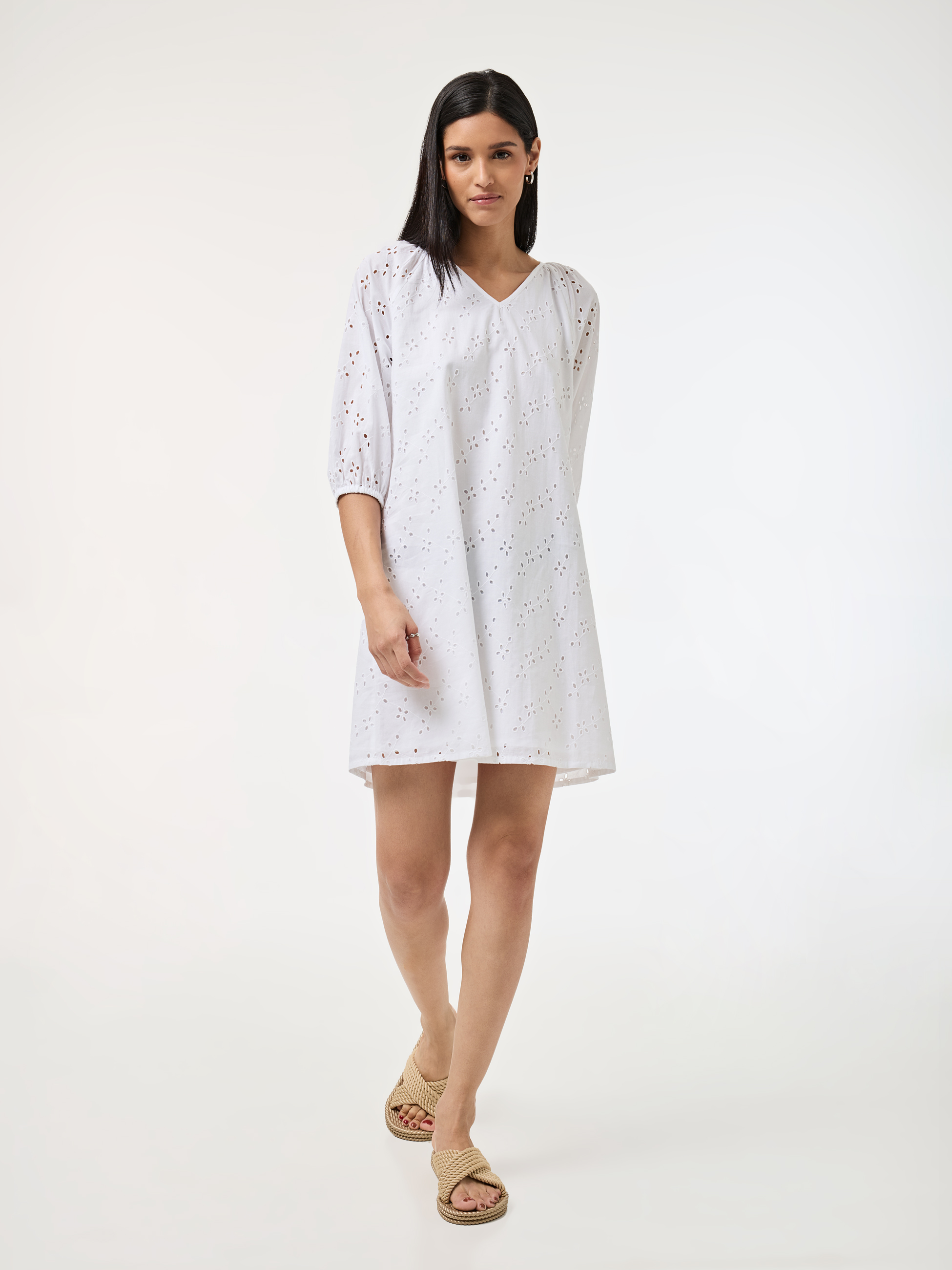 Vestido curto bordado