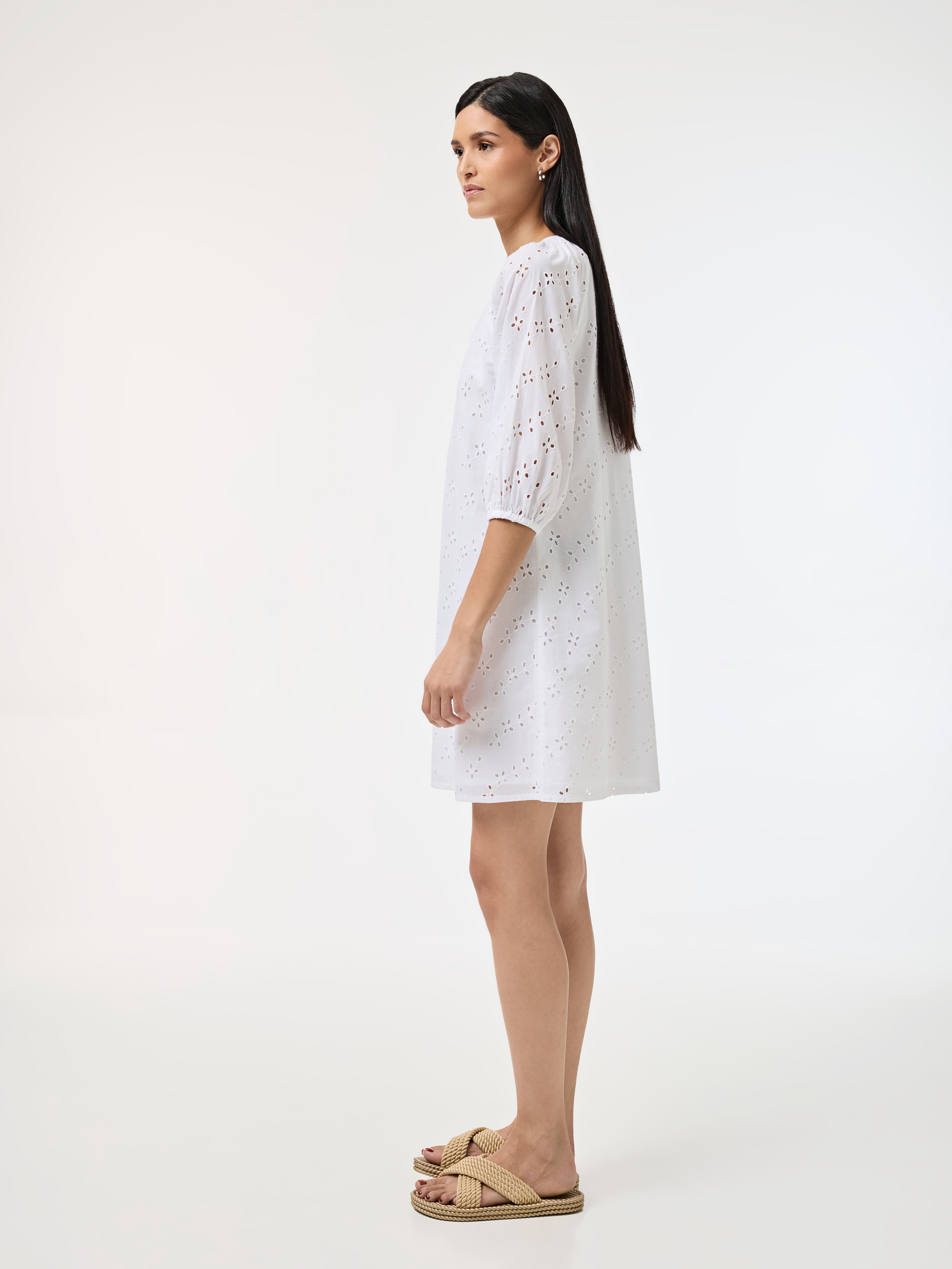 Vestido curto bordado