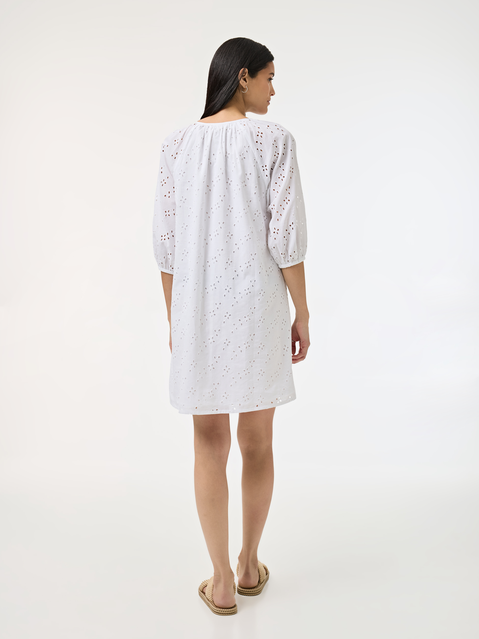 Vestido curto bordado