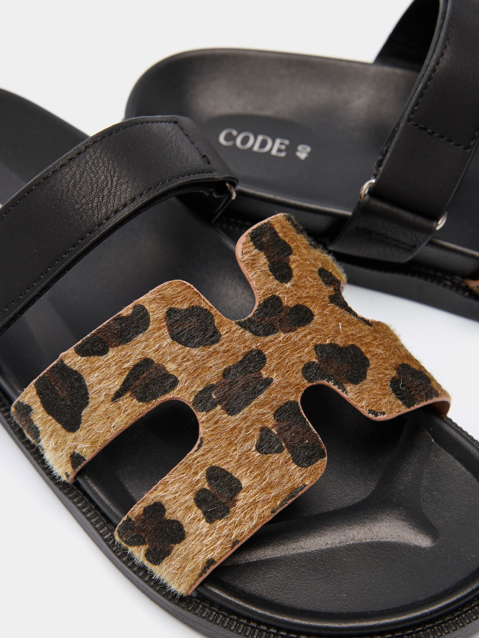 Sandálias com padrão