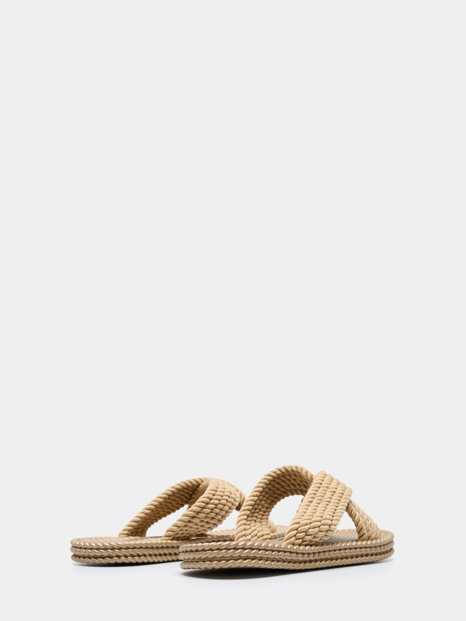 Sandálias entrançadas