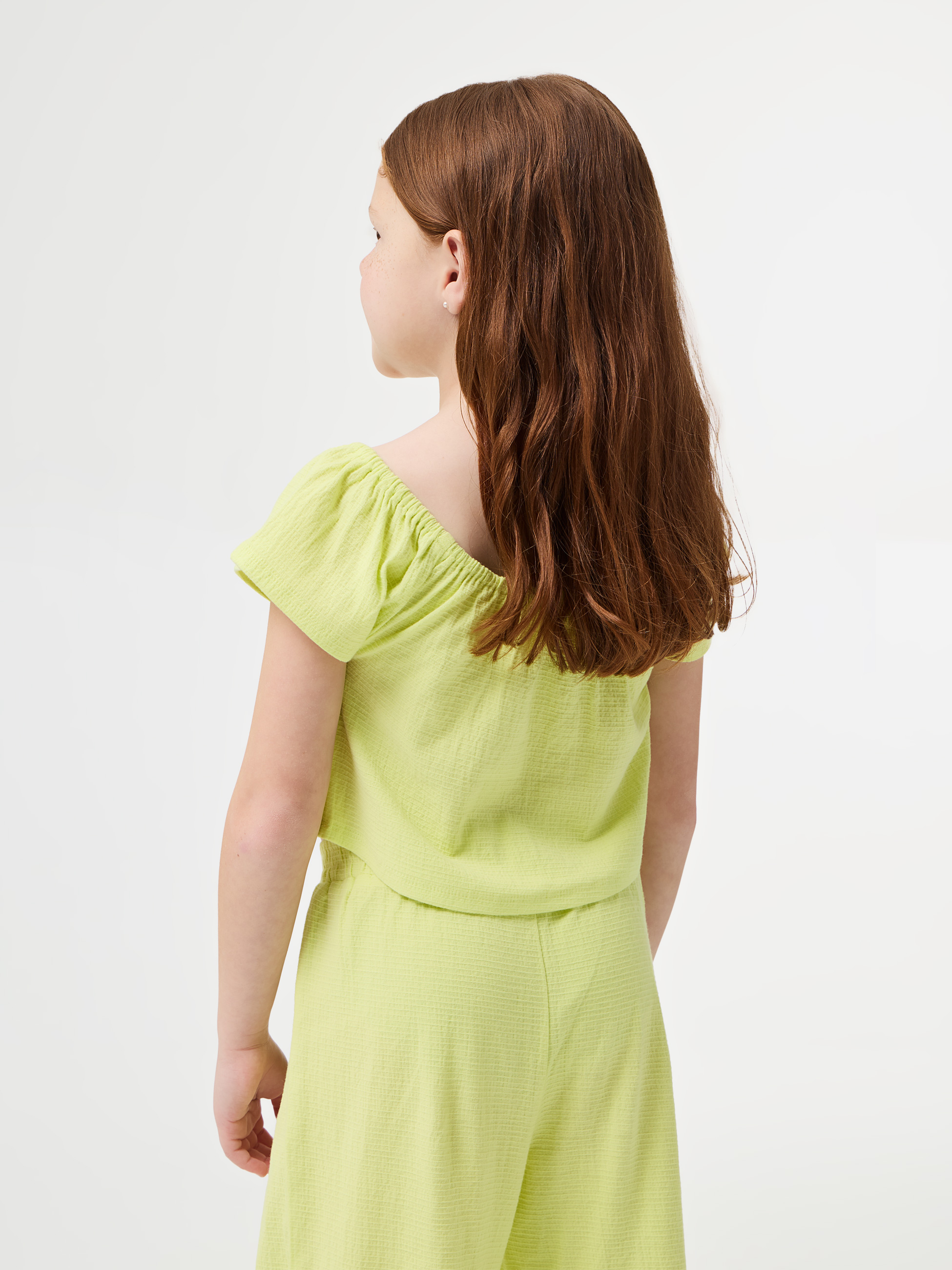 Top com decote ombro a ombro