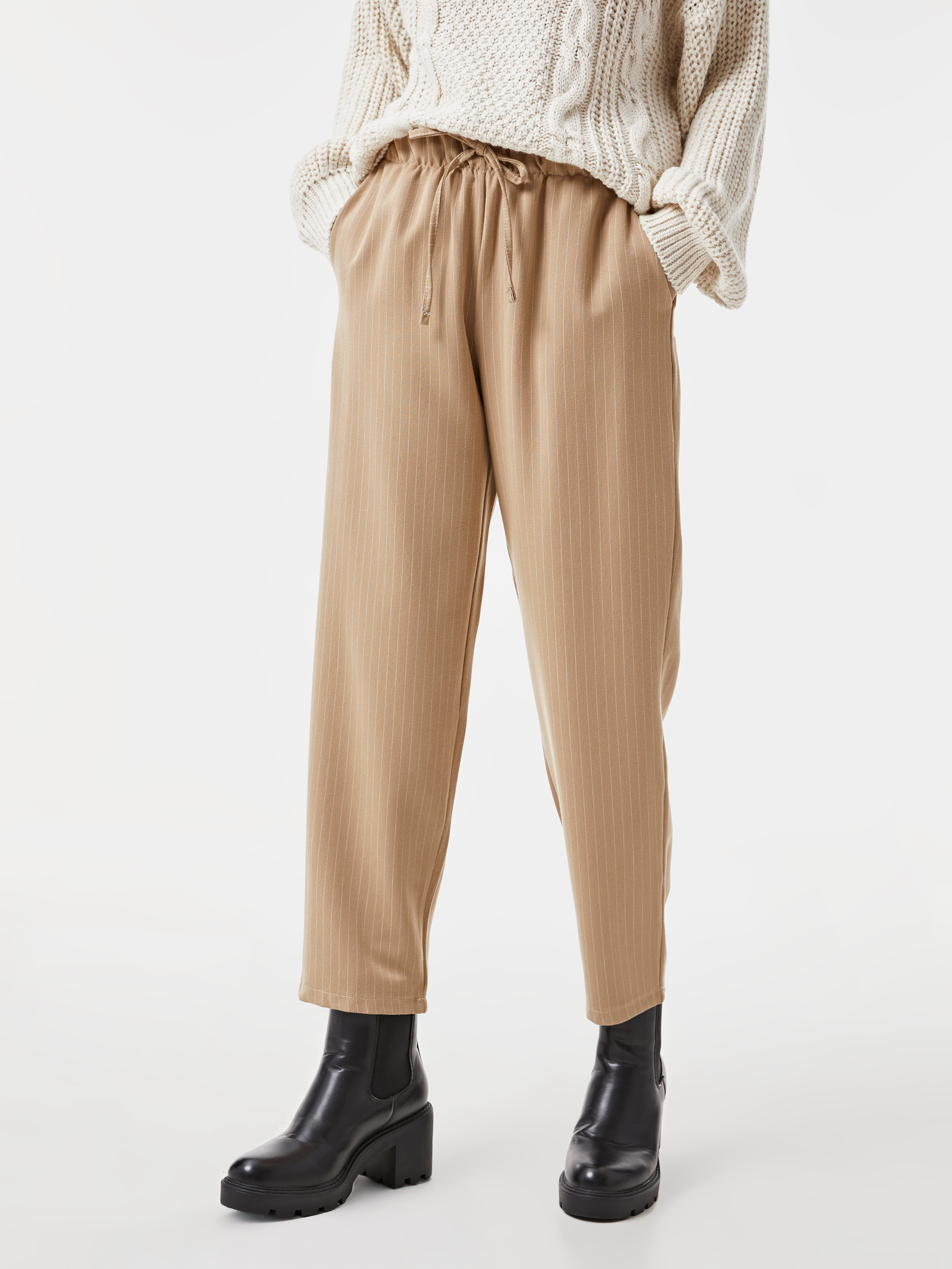 Calças jogger às riscas