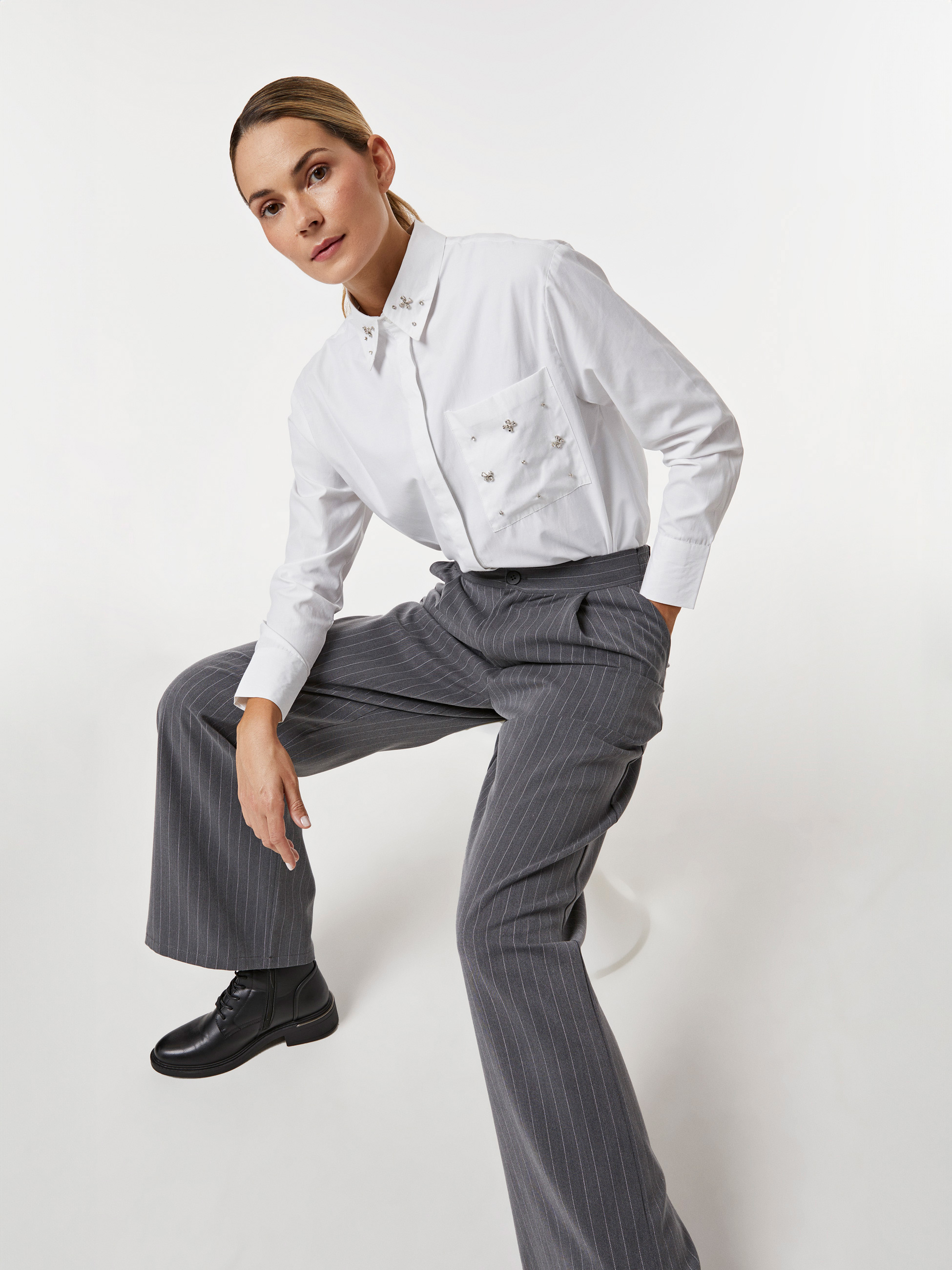 Calças alfaiataria às riscas