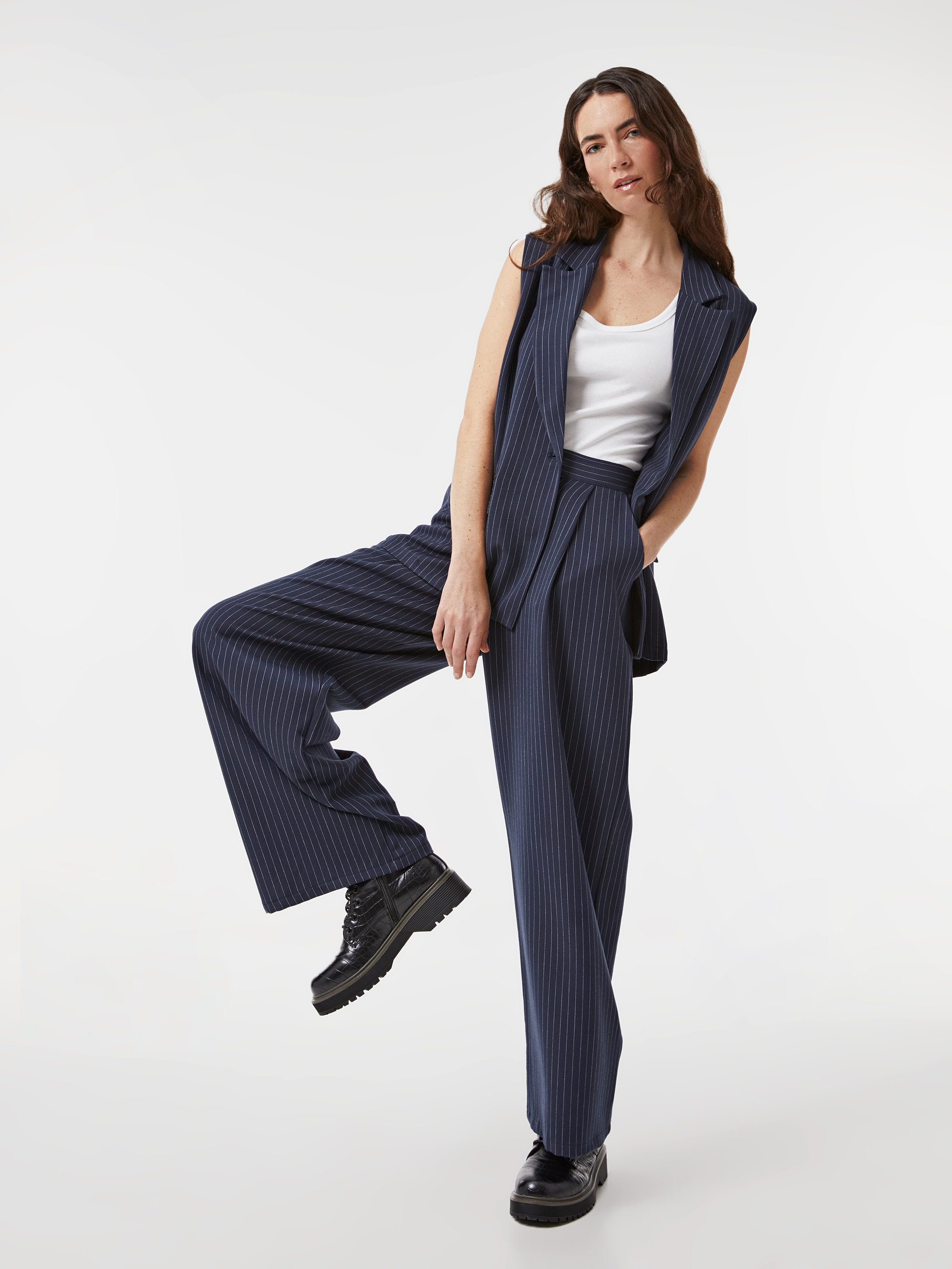 Calças alfaiataria às riscas