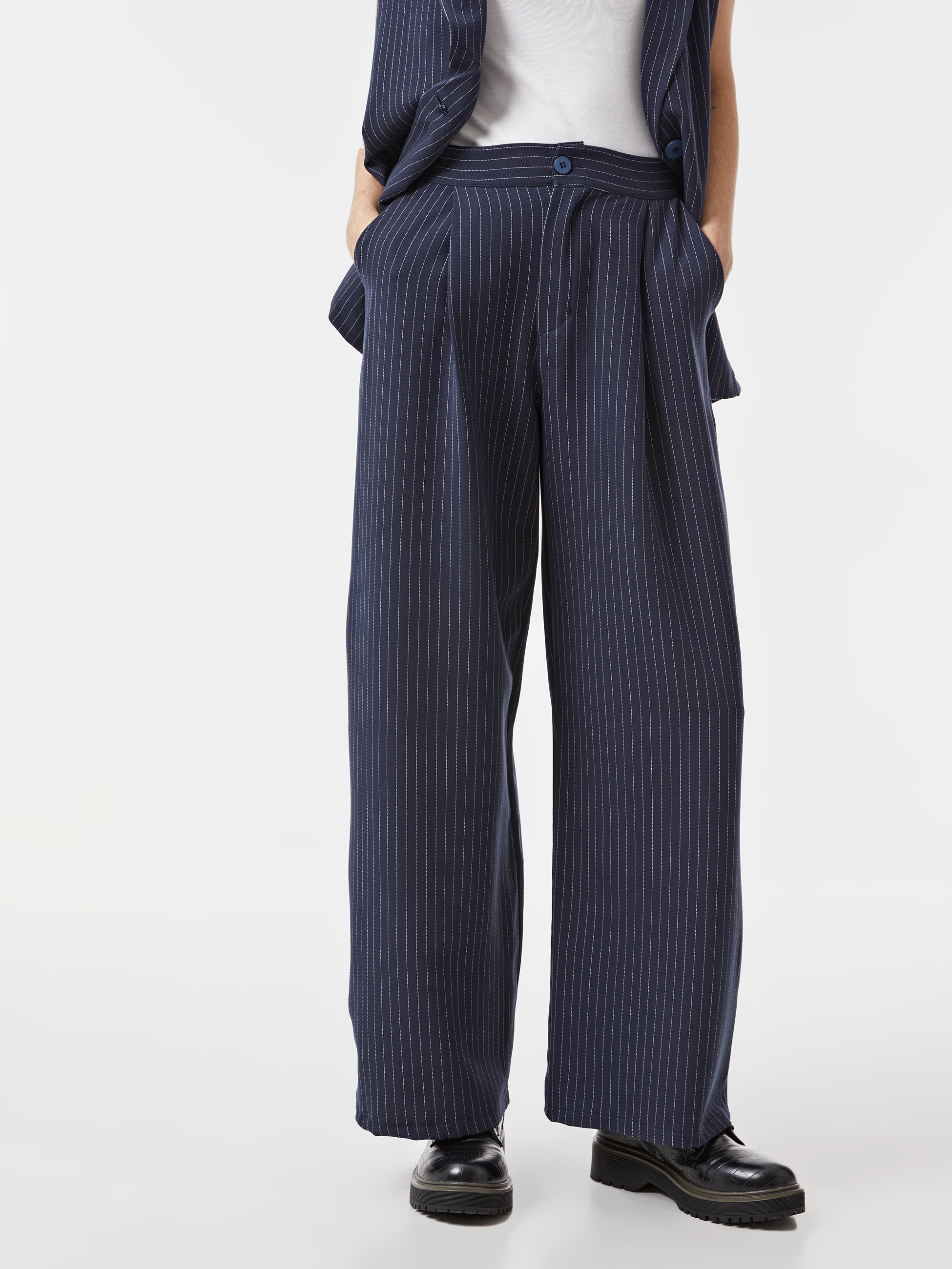 Calças alfaiataria às riscas