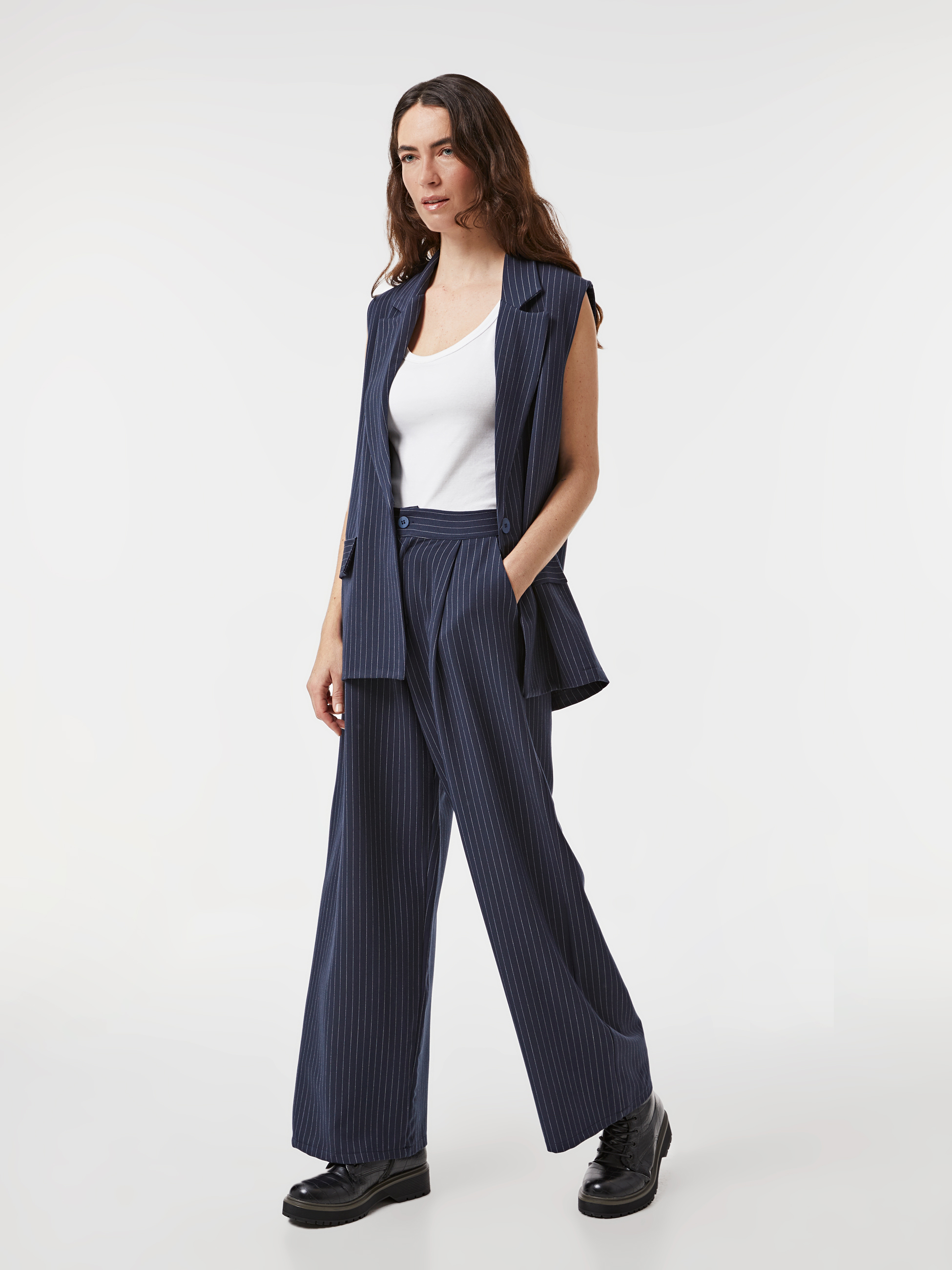 Calças alfaiataria às riscas