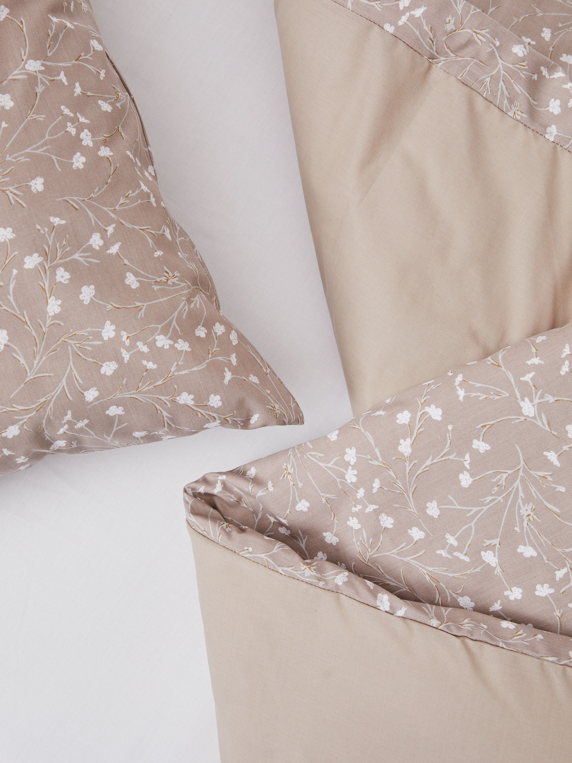 Capa edredão solteiro com padrão floral