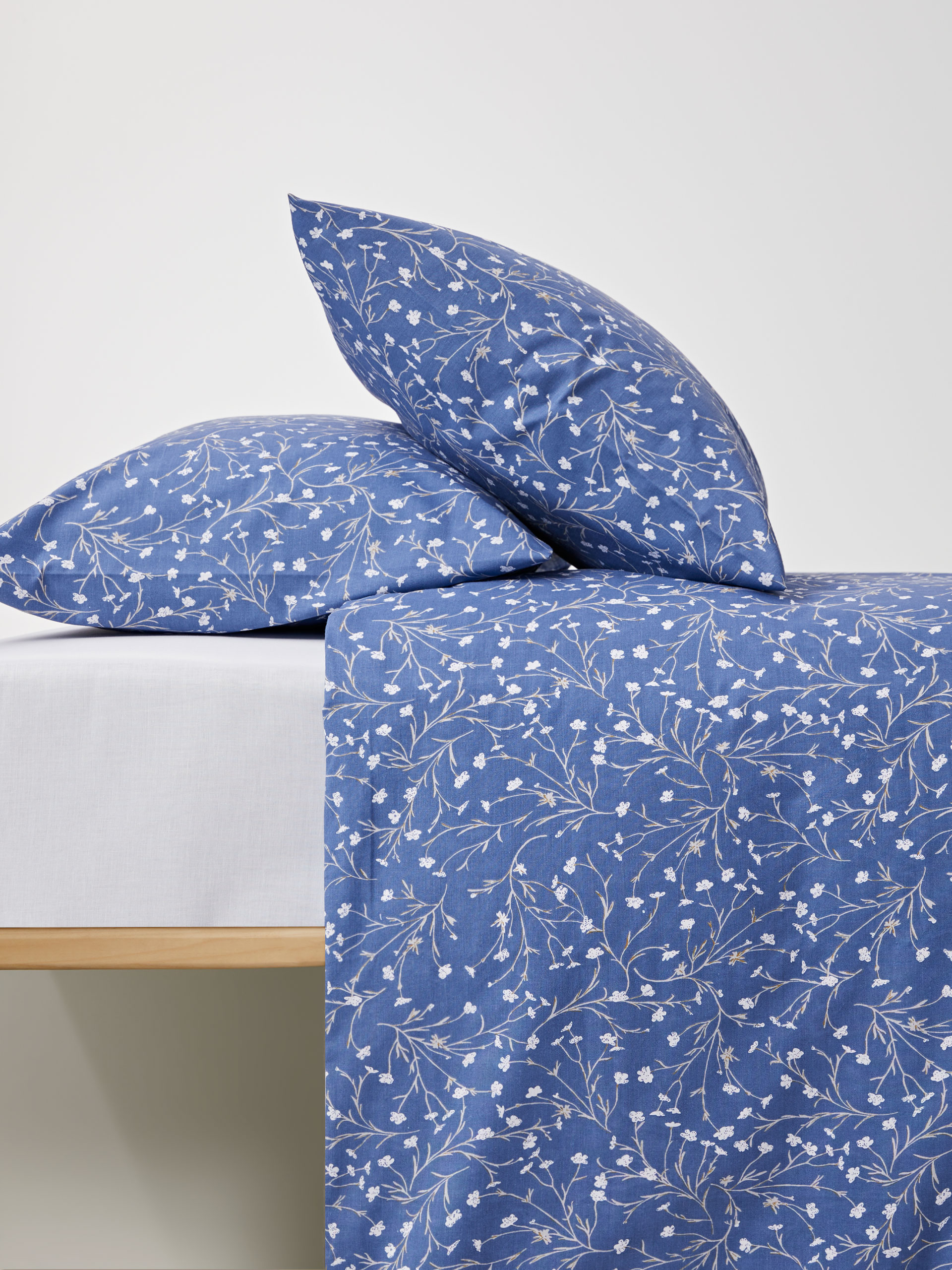 Capa edredão casal com padrão floral