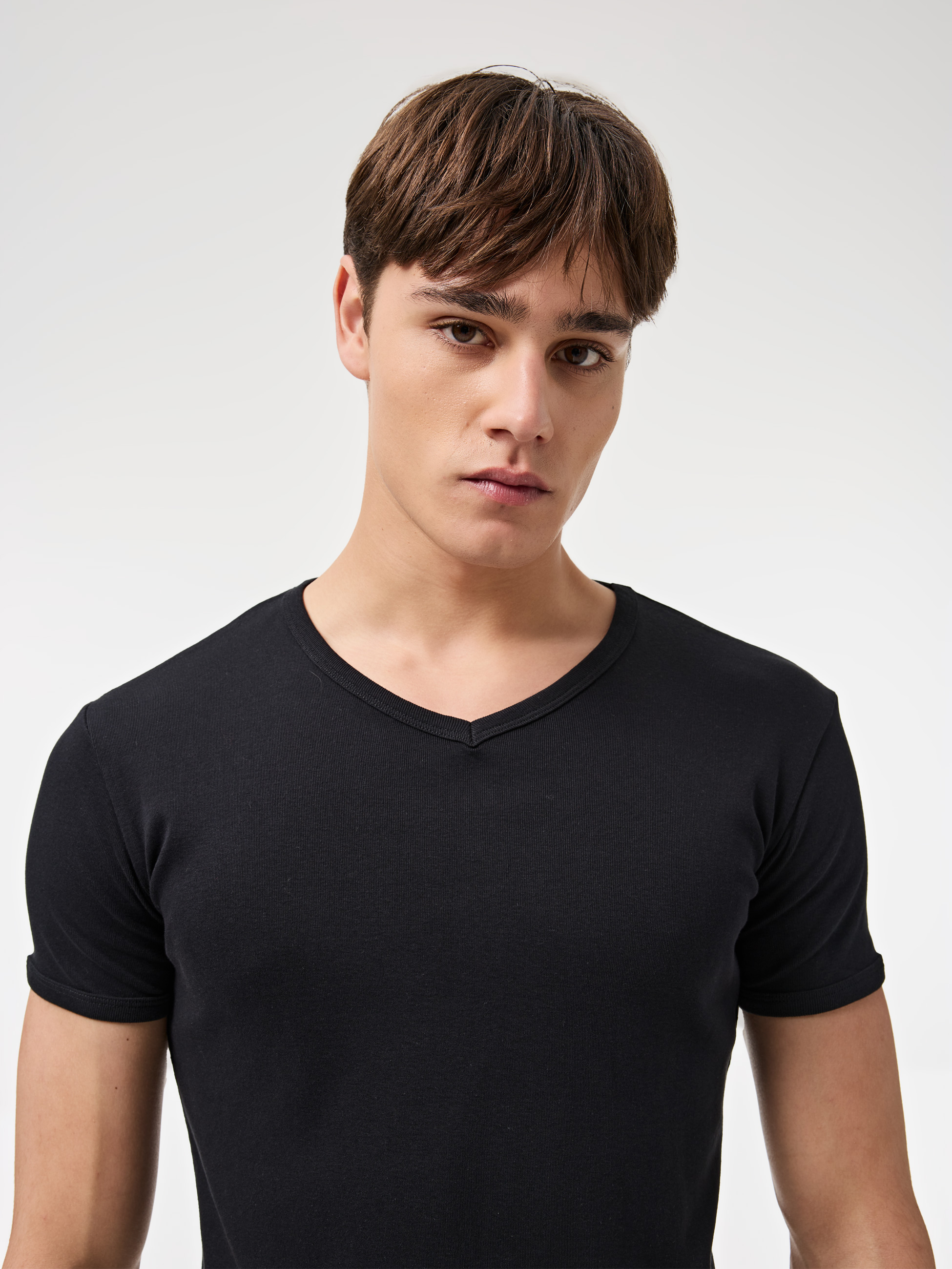 T-Shirt com gola em V