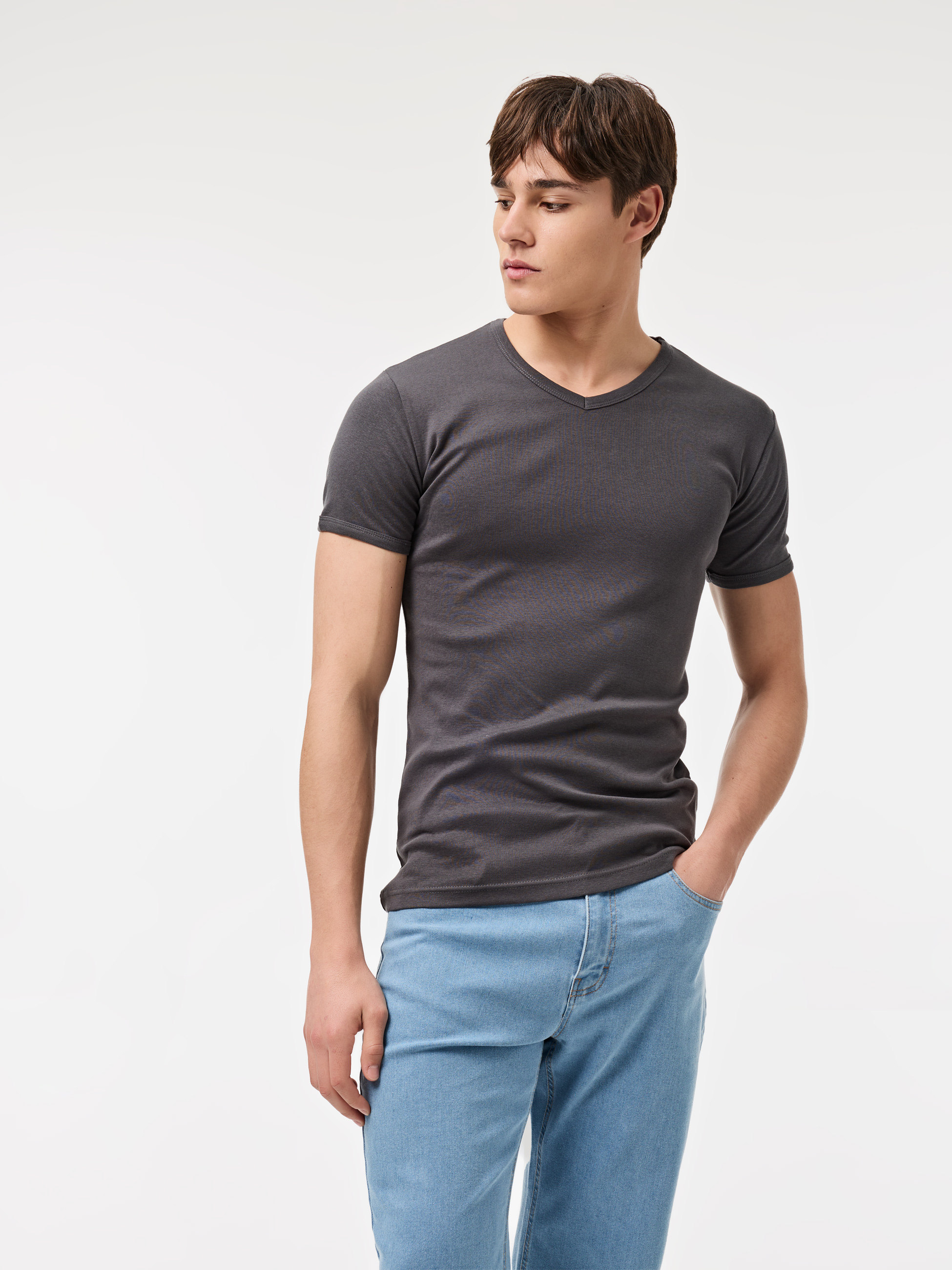 T-Shirt com gola em V