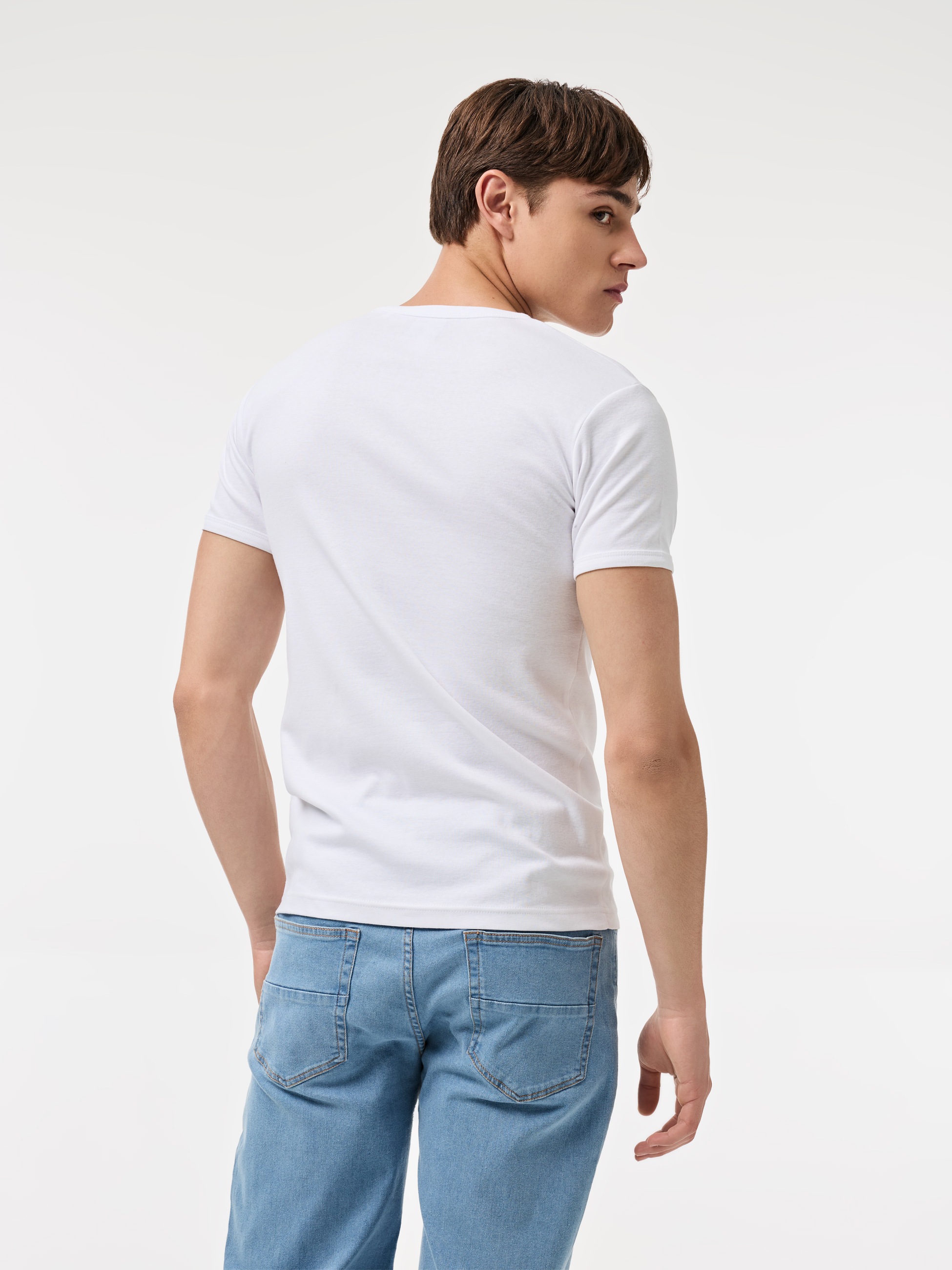 T-Shirt com gola em V