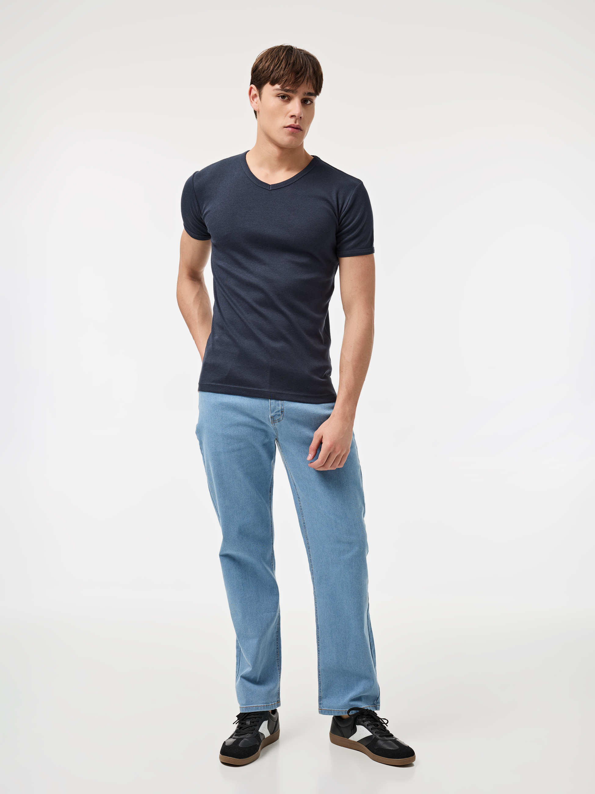 T-Shirt com gola em V